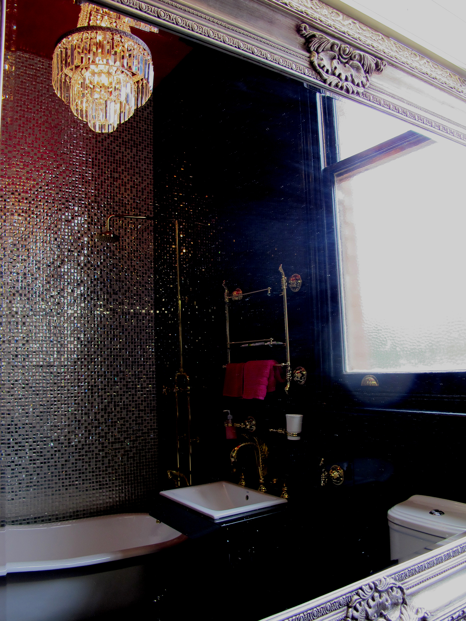 palace-hotel-priscilla-suite-bathroom2.jpg