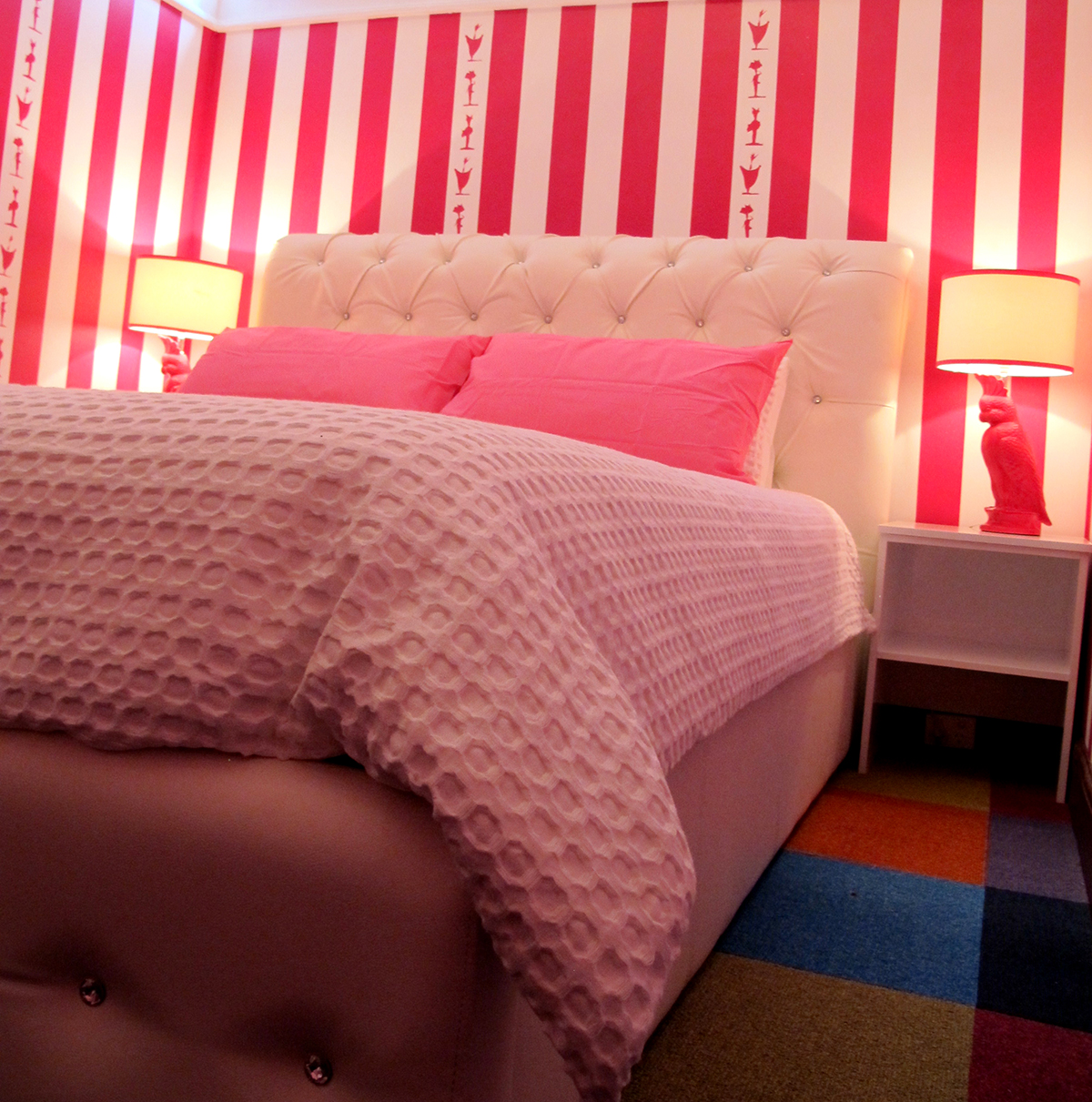 palace-hotel-priscilla-suite-pinkbed_2.jpg