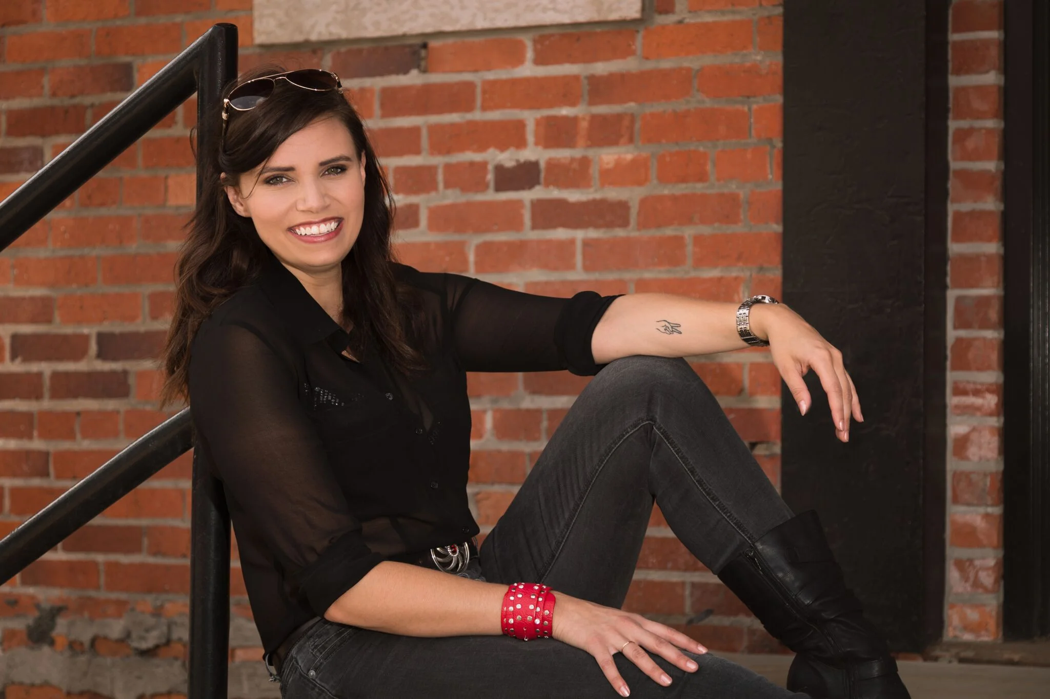 Episode 86: THE HUSTLE SERIES - Doing Business For A Social Cause. Becoming a Social Entrepreneur with Carlie Rioux