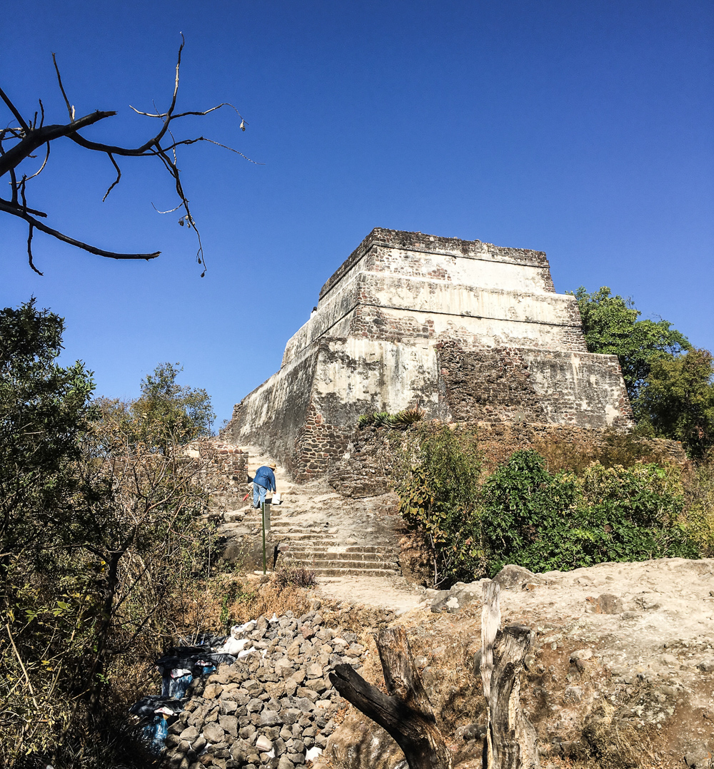 20180405_strandedonland_gabaccia_tepoztlanpyramid-IMG_3730.jpg