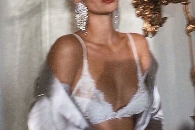 Glam Leisure. #Trendsetter .
.
.
.
 #Inspo #SundayLeisure #SL #ShopSL #Leisure #Athleisure #SundayBest #SundayVibes #Mood #Pinterest #Moretocome