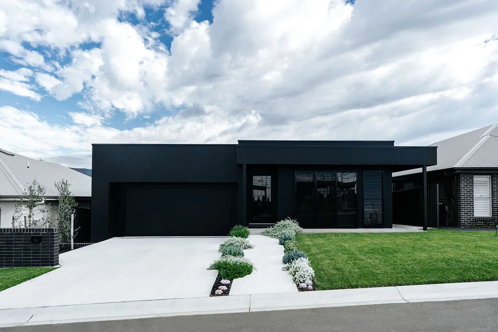 EXTERIOR.JPG