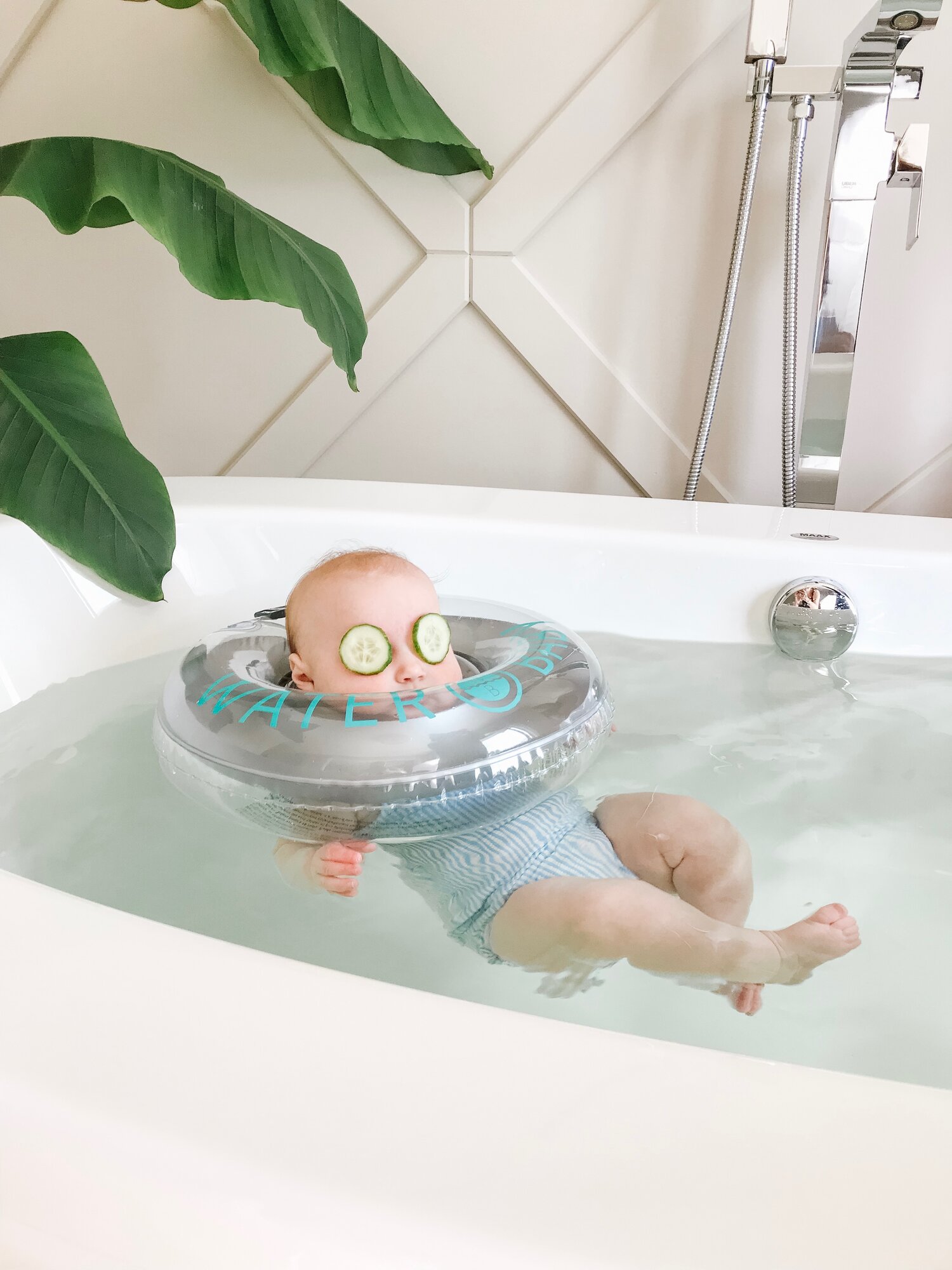 effect Hoeveelheid geld Verslaggever A modern baby neck floatie | Water Baby