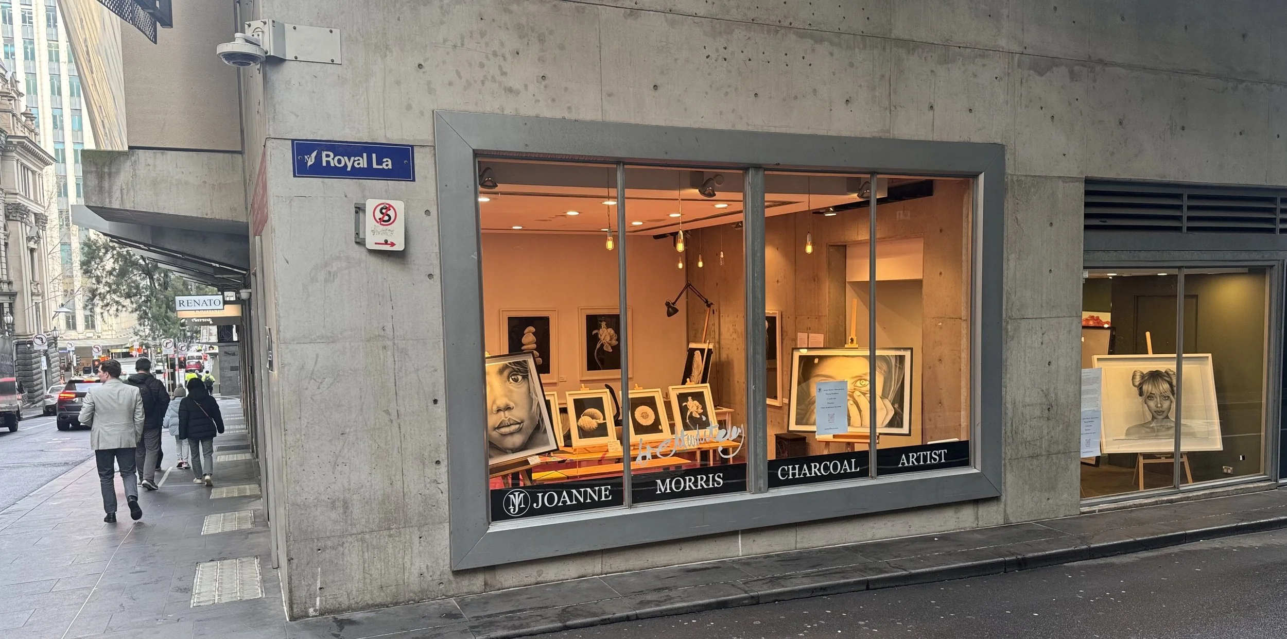 'Whats On' City Of Melbourne , Pop - Up Art Gallery