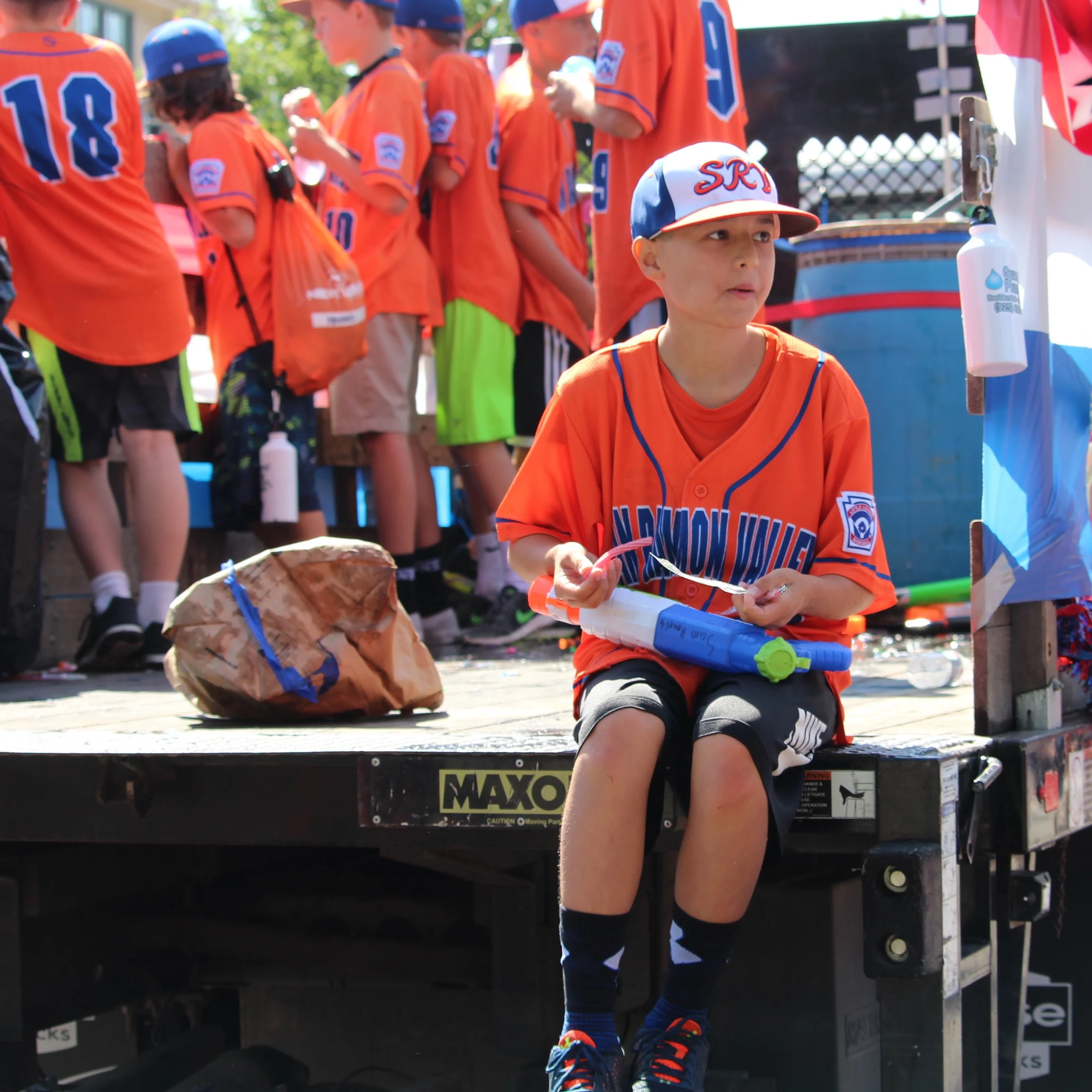 Spraying water at spectators during the parade is not permitted.