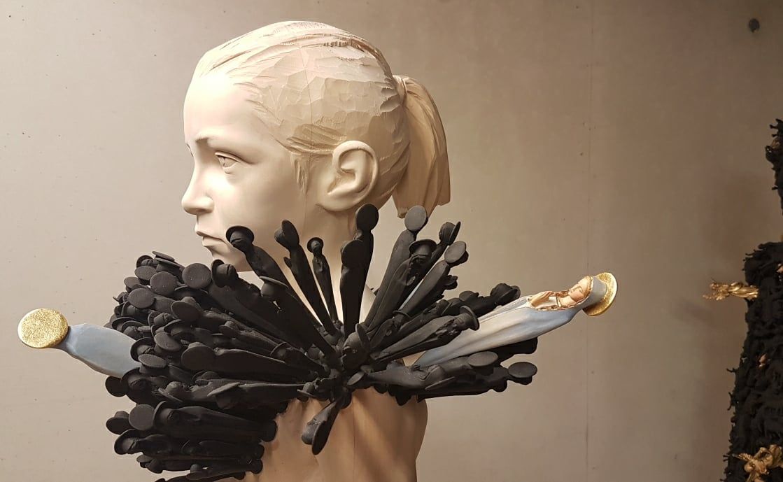Ich klage an, 2018, legno, 183x40c36 cm ca.