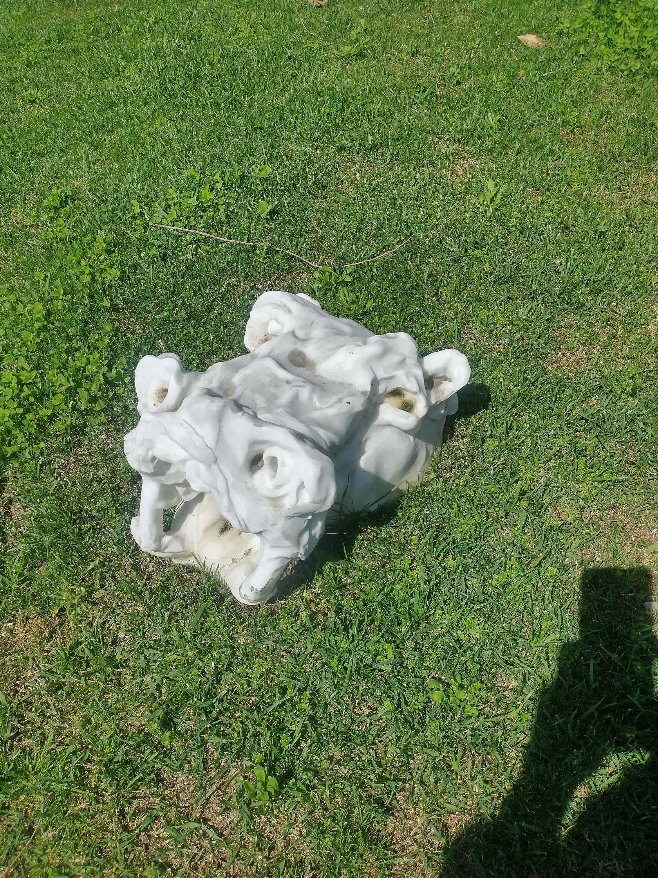 Gueule hyppopotame (bocca di ippopotamo), marmo, 31x35x26 cm.