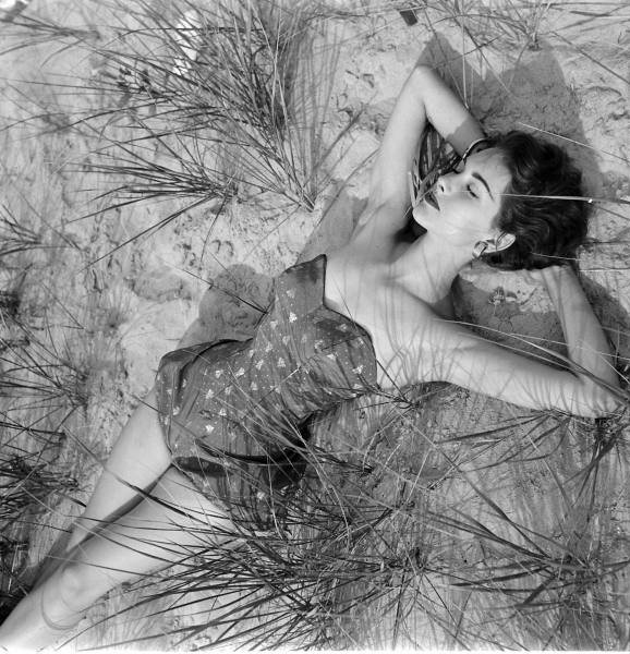nina_leen_summer_fashion_1952.jpg