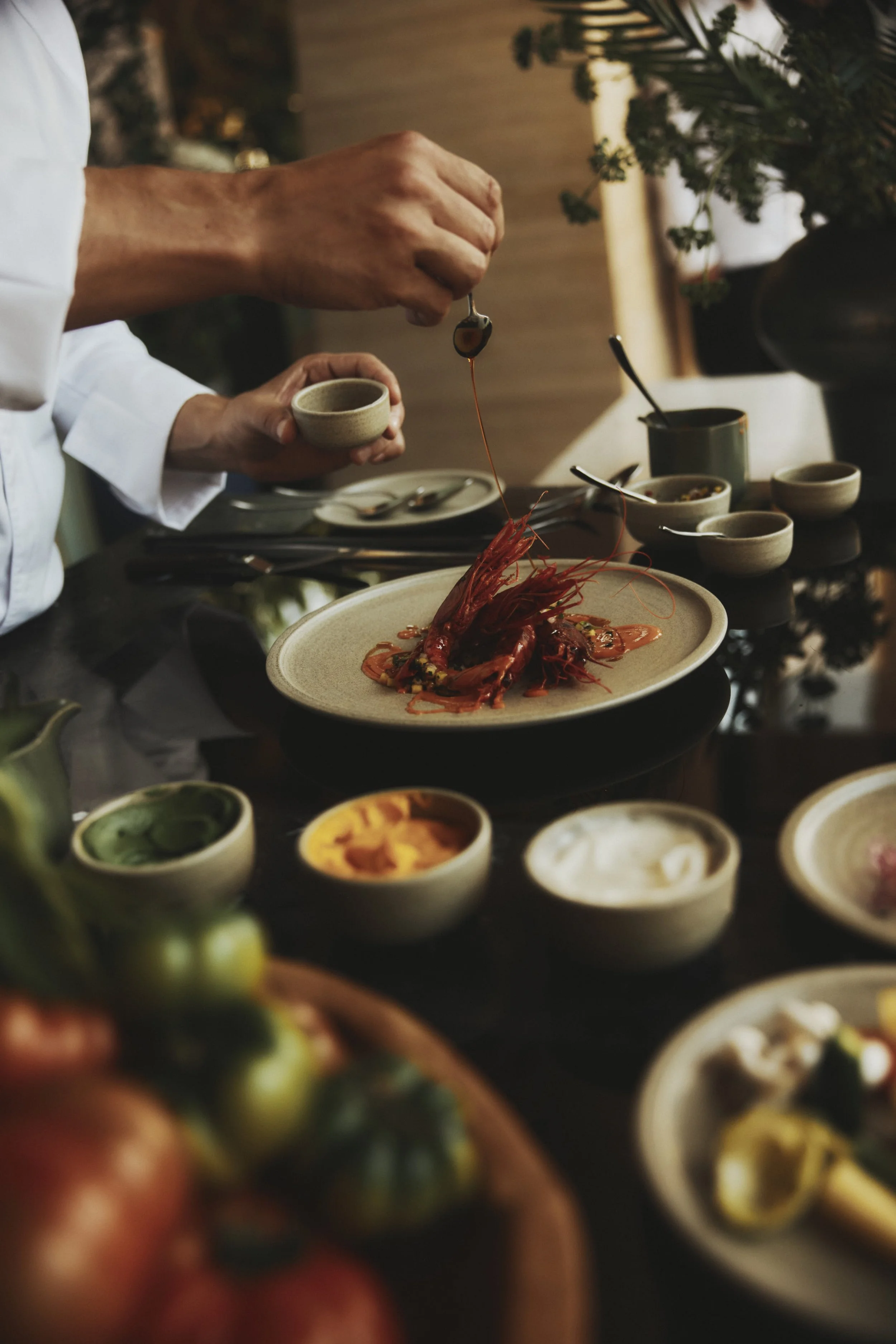 250508_JUMEIRAH_AL_BAHAR_VILLAS_PICKUP_14_CHEF_050 1.jpg