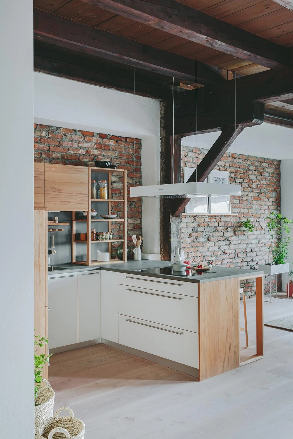 Küche Kernbuche_Kompakte Zeitlosigkeit.