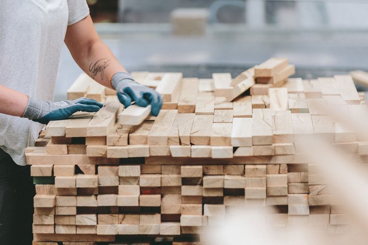 Unser Naturholz handsortiert.