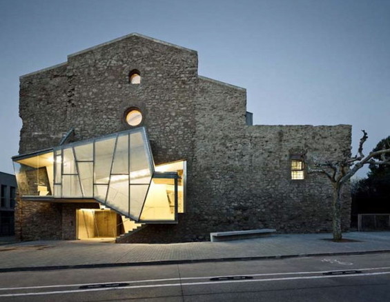 This fun extension adds a modern twist to the beauty of this old convent. Convent of Sant Francesc in Santpedor, Spain.