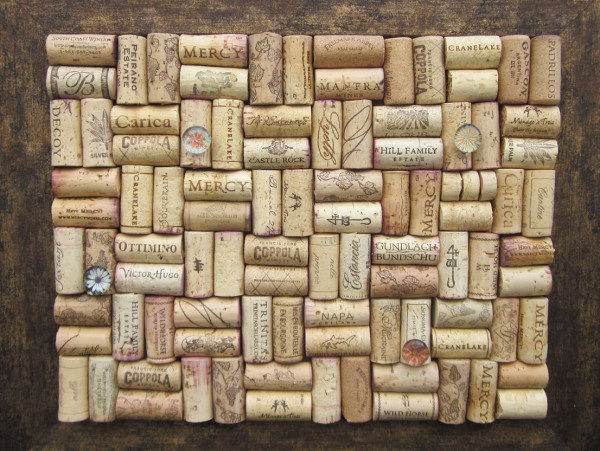 This is a fun way to create an original and inventive cork board with a photo frame and lots of wine corks. Best get drinking!
