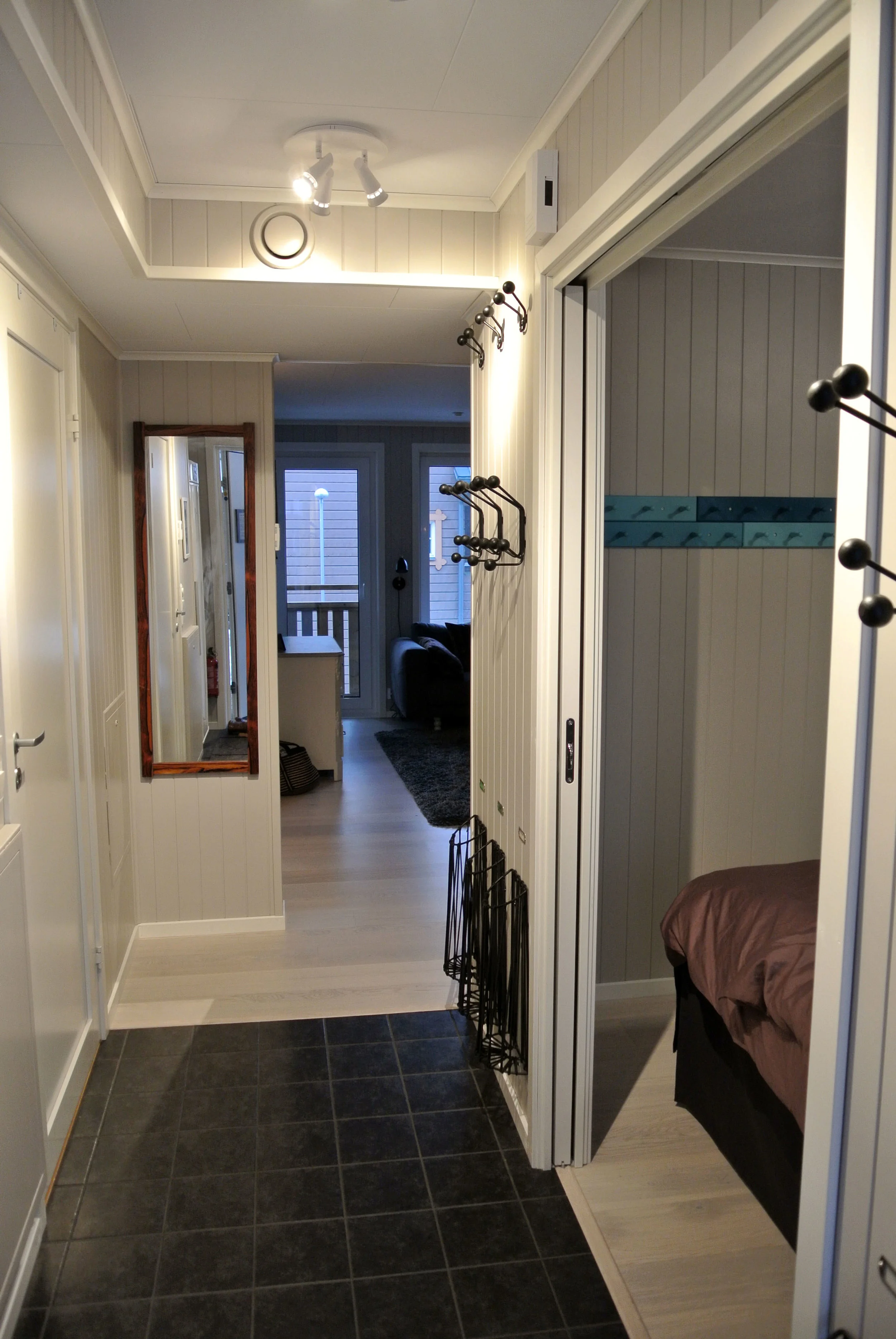 4 Årevägen 128 C Hall.JPG