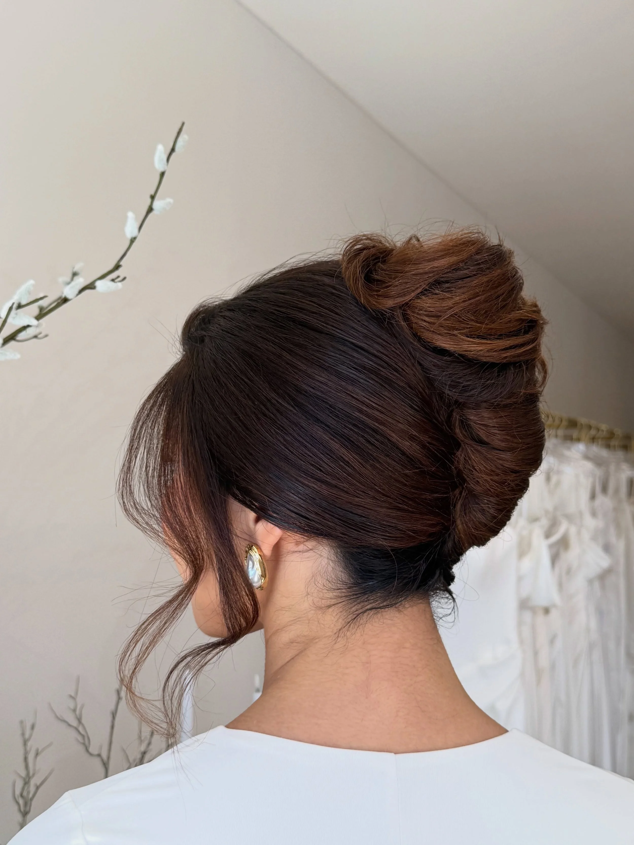 The first hairstyle I learnt way back in hairdressing school was a French roll&hellip; and I remember thinking, &ldquo;Who in the world would ever choose a French roll?&rdquo; 😂 It felt sooooo &ldquo;old fashioned&rdquo; at the time.

Well&hellip; l