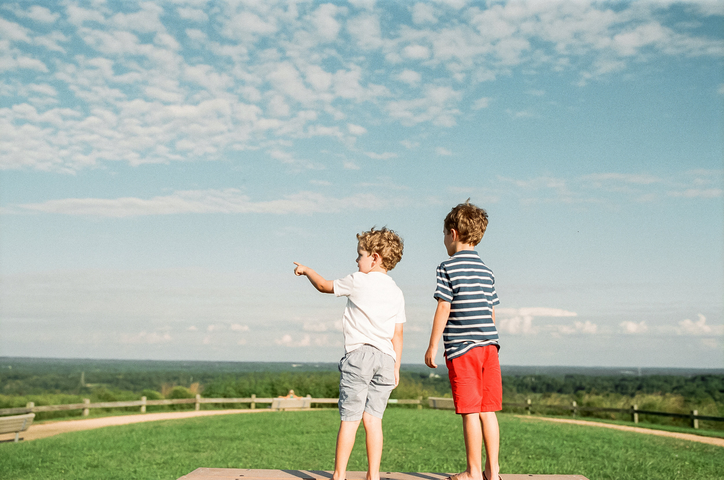 lifestyle-film-family-photographer-raleigh-north-raleigh-landfill-park