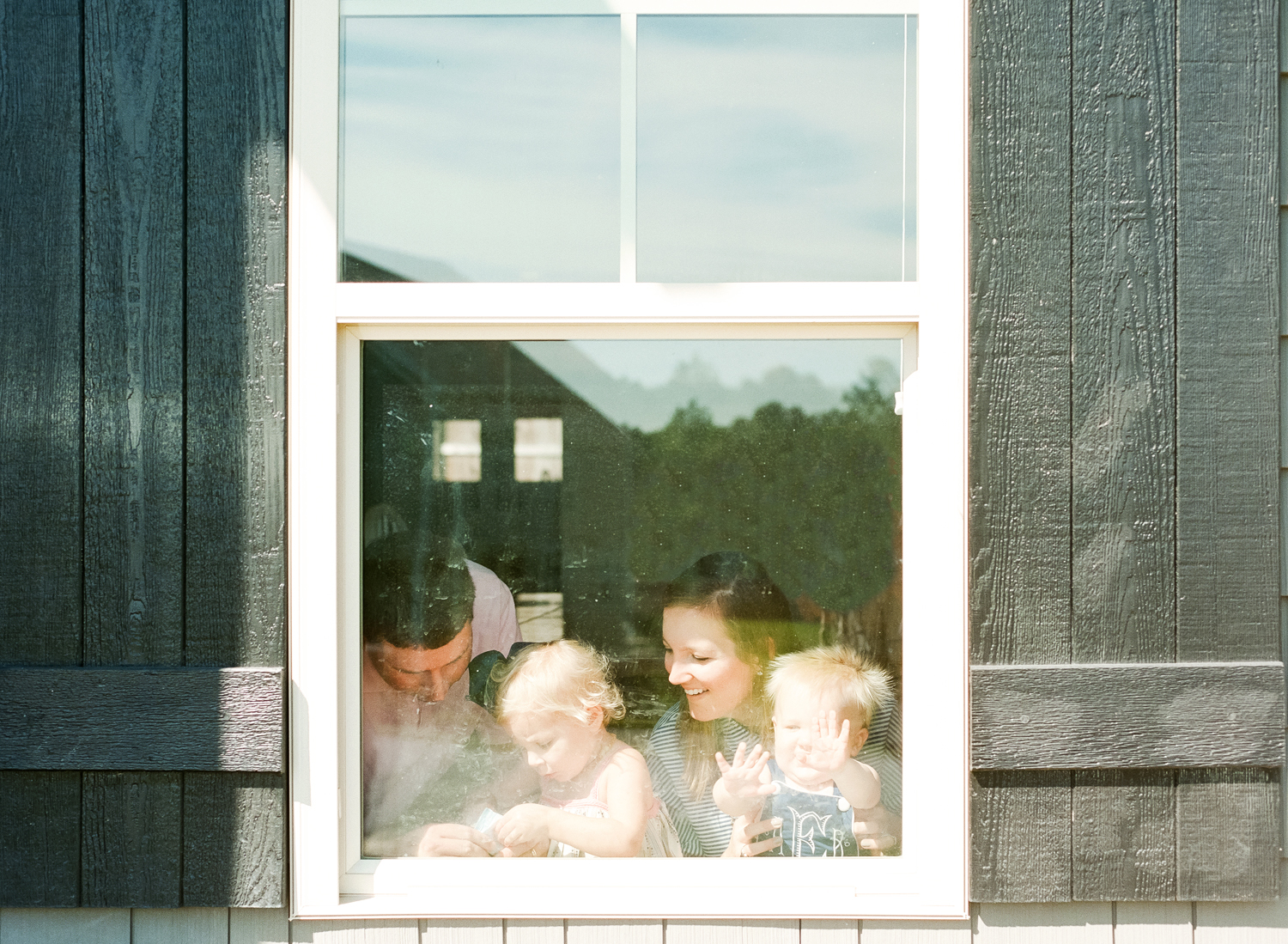 lifestyle-photographer-film-raleigh-family-home