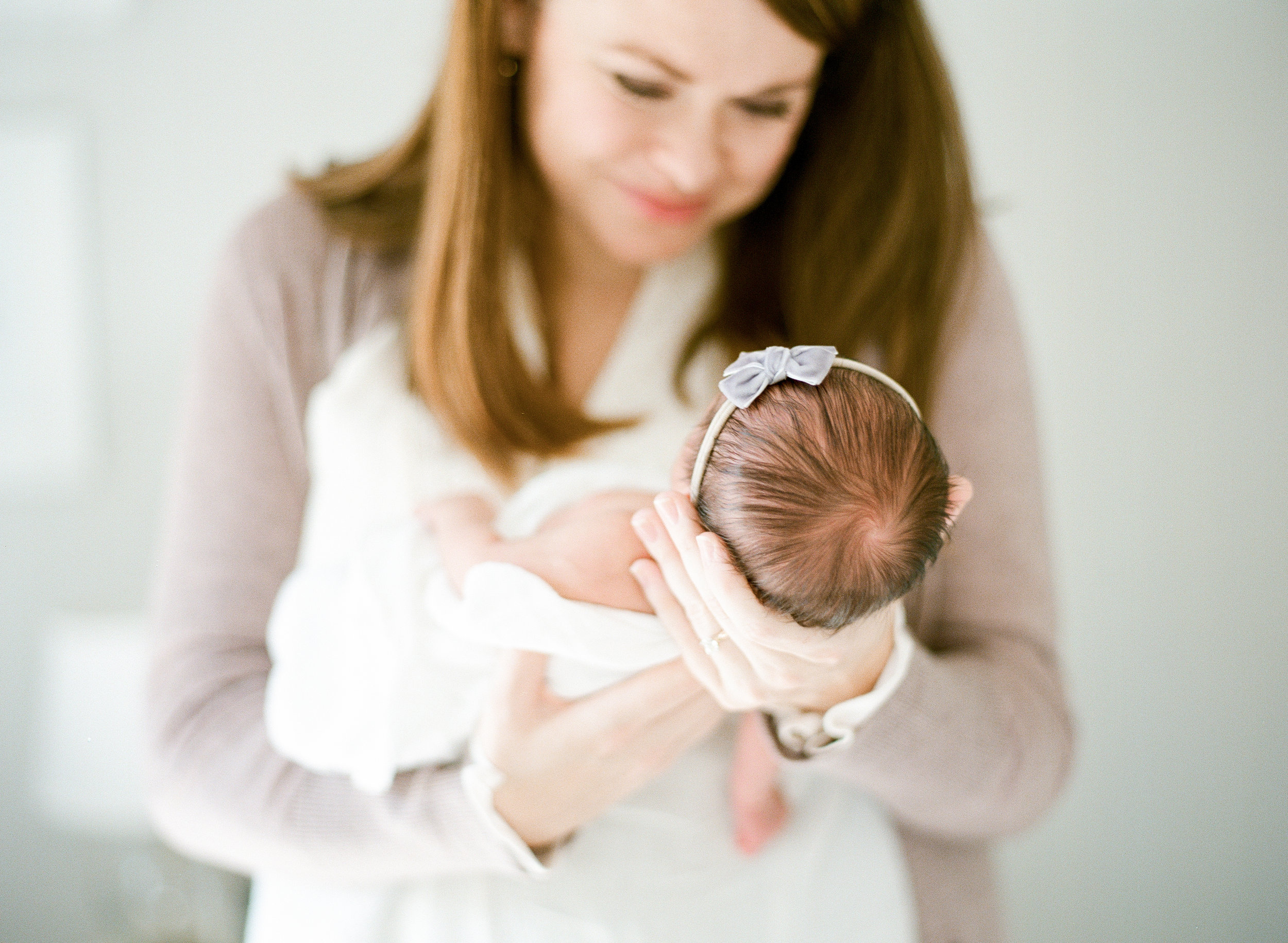 newborn-lifestyle-photographer-film