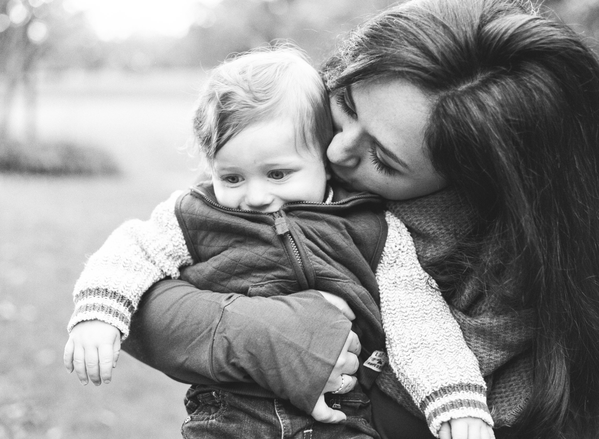 lifestyle-family-photographer-film-historic-oak-view-county-park