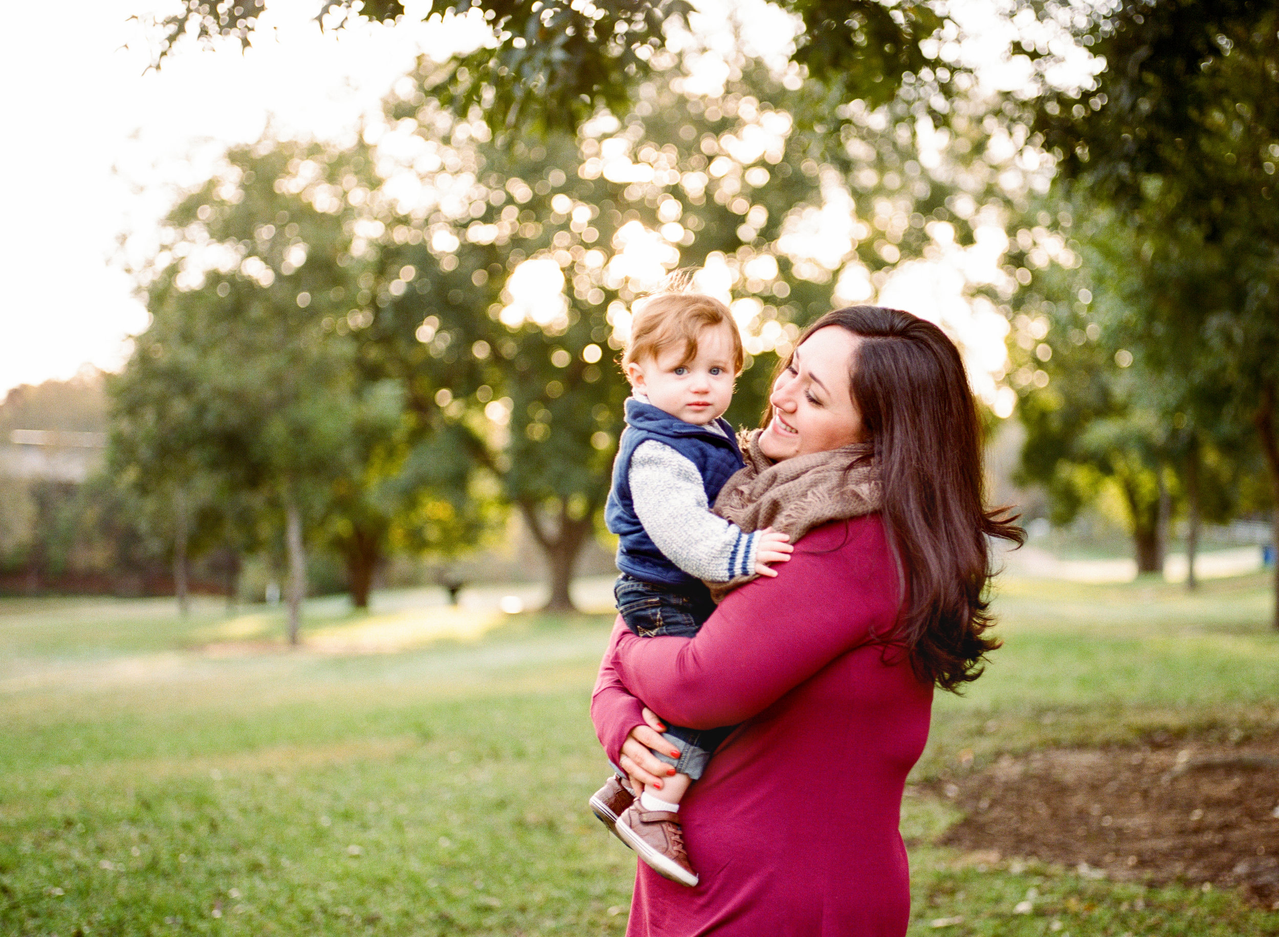 lifestyle-family-photographer-film-historic-oak-view-county-park