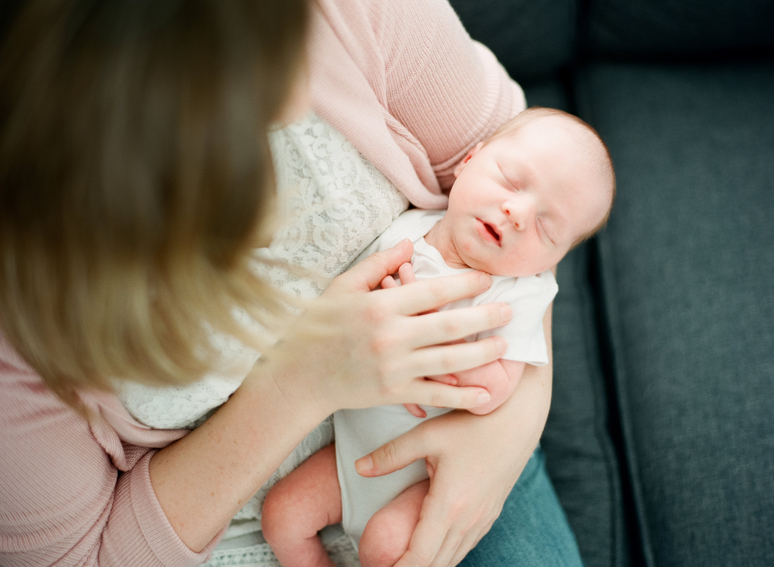 lifestyle-photographer-film-raleigh-newborn