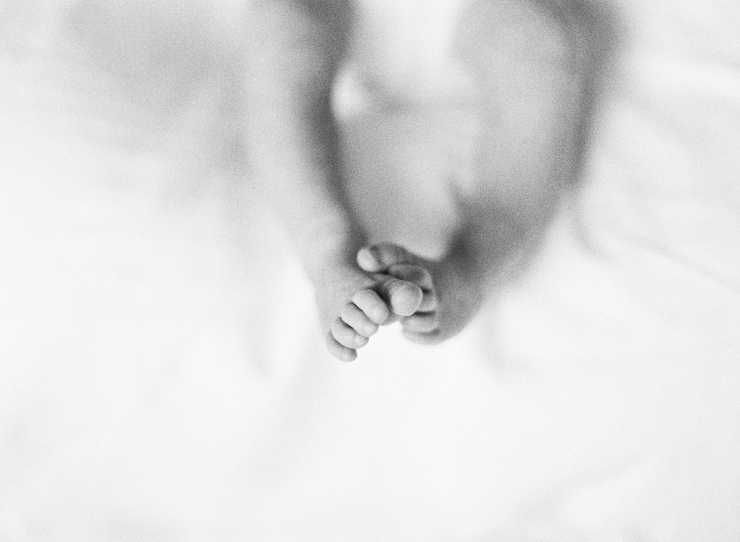 lifestyle-photographer-film-raleigh-newborn