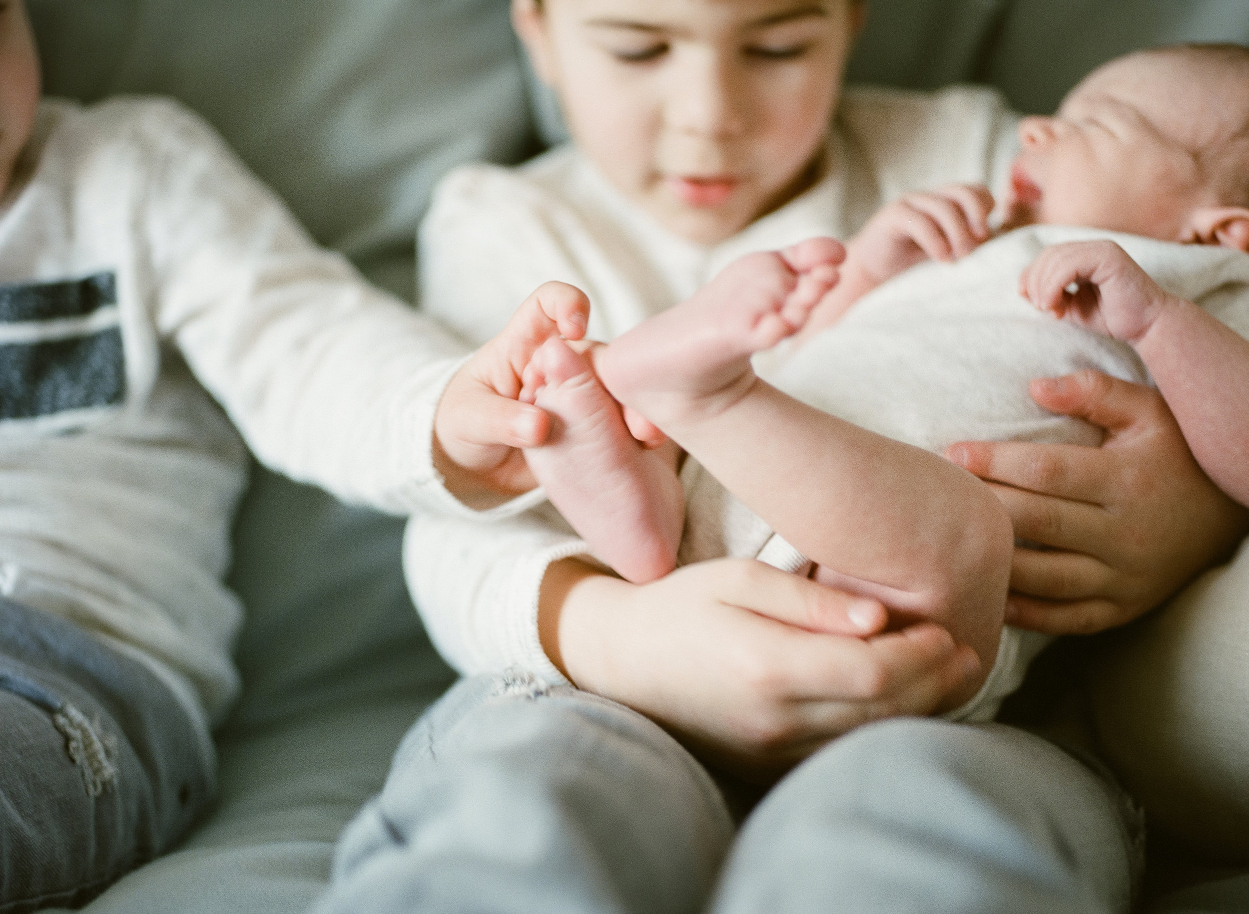 lifestyle-newborn-film-photographer-raleigh-siblings