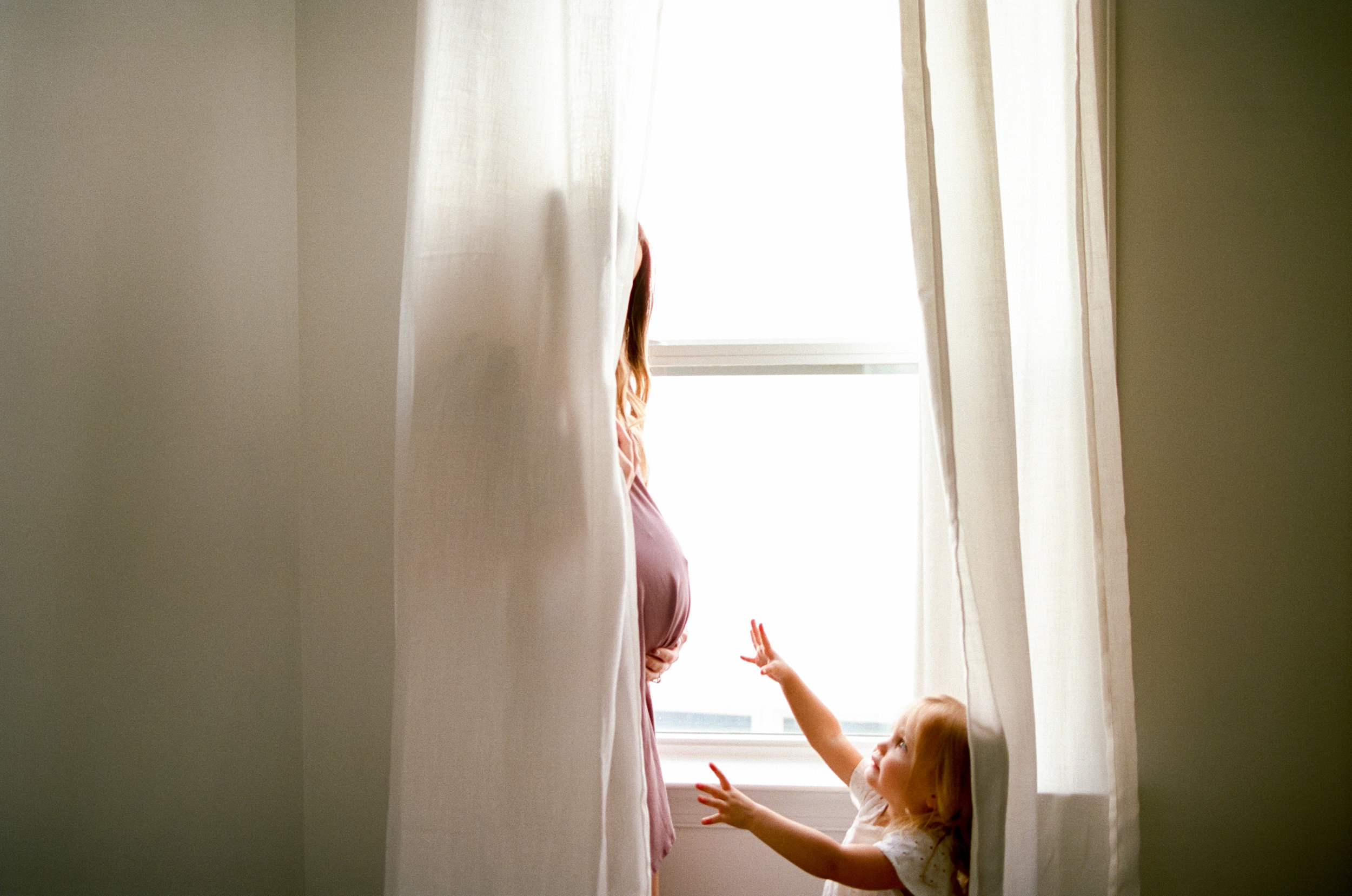 motherhood-sessions-raleigh-film-photographer-lifestyle-family