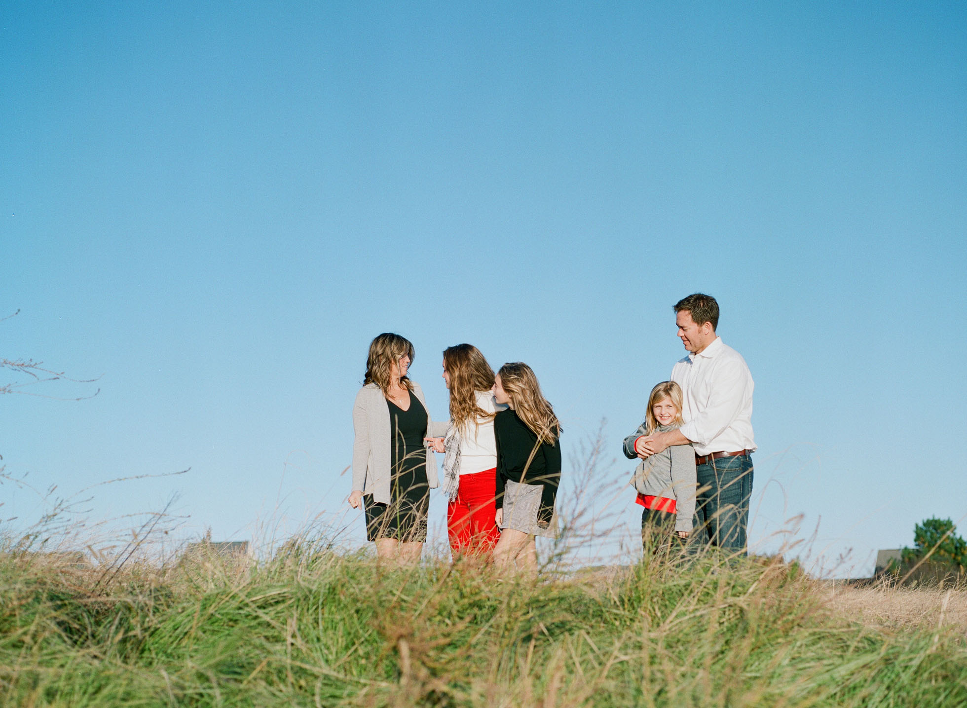 raleigh-lifestyle--baby-outdoor-photos-fall-session-family-film-photographer-001