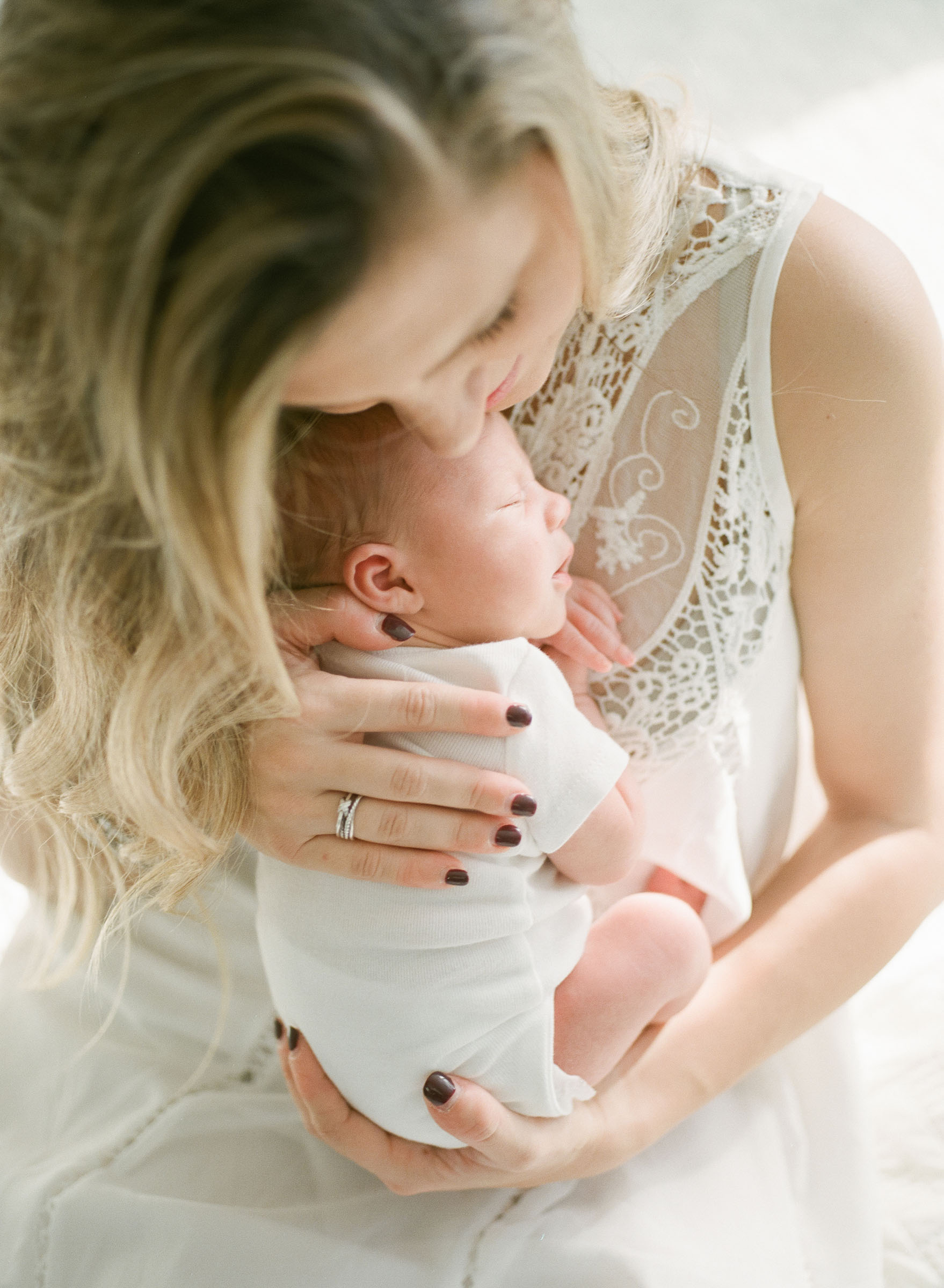 lifestyle-newborn-baby-pictures-raleigh