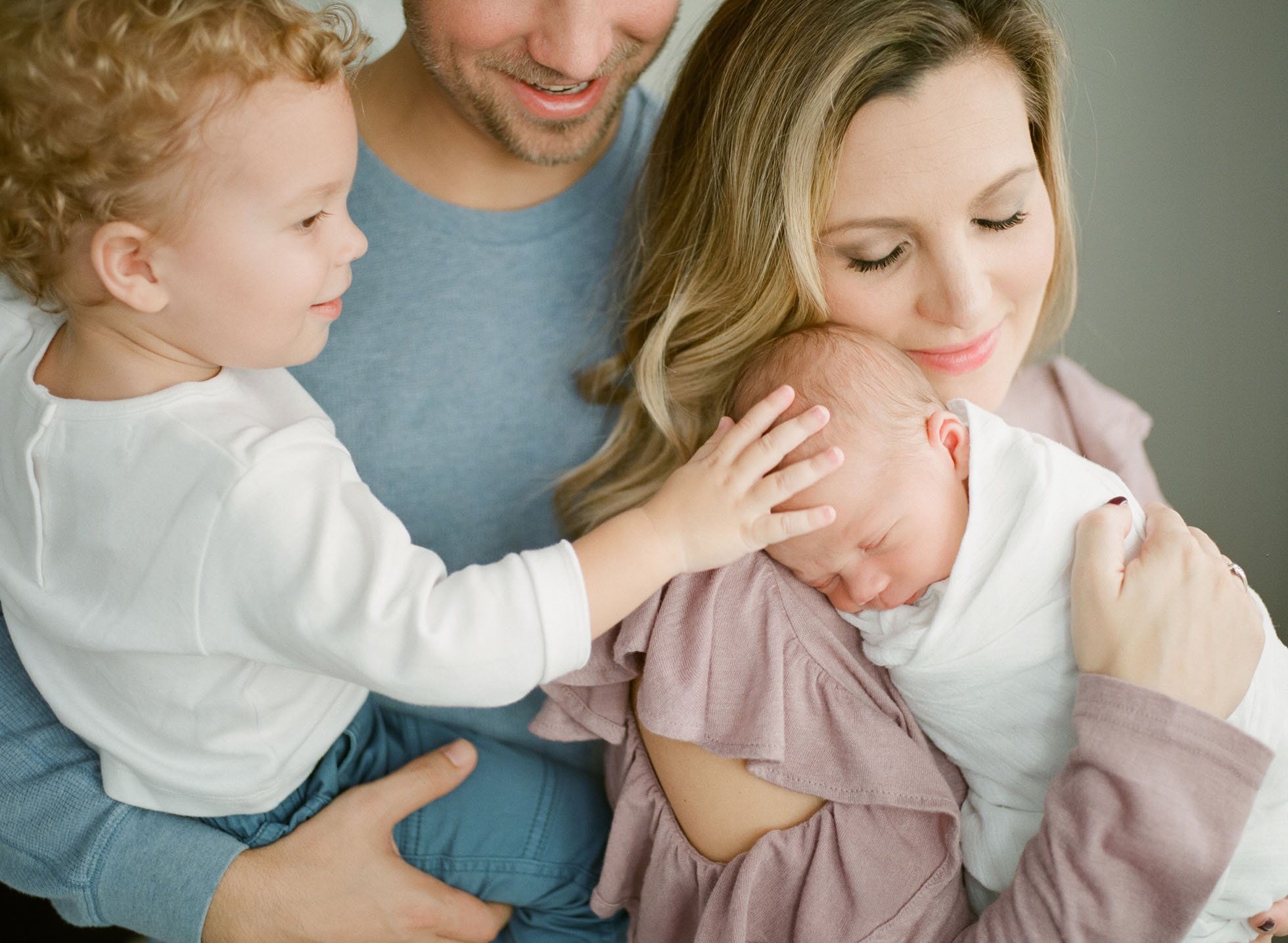 raleigh-baby-newborn-photography-film-home-session-009