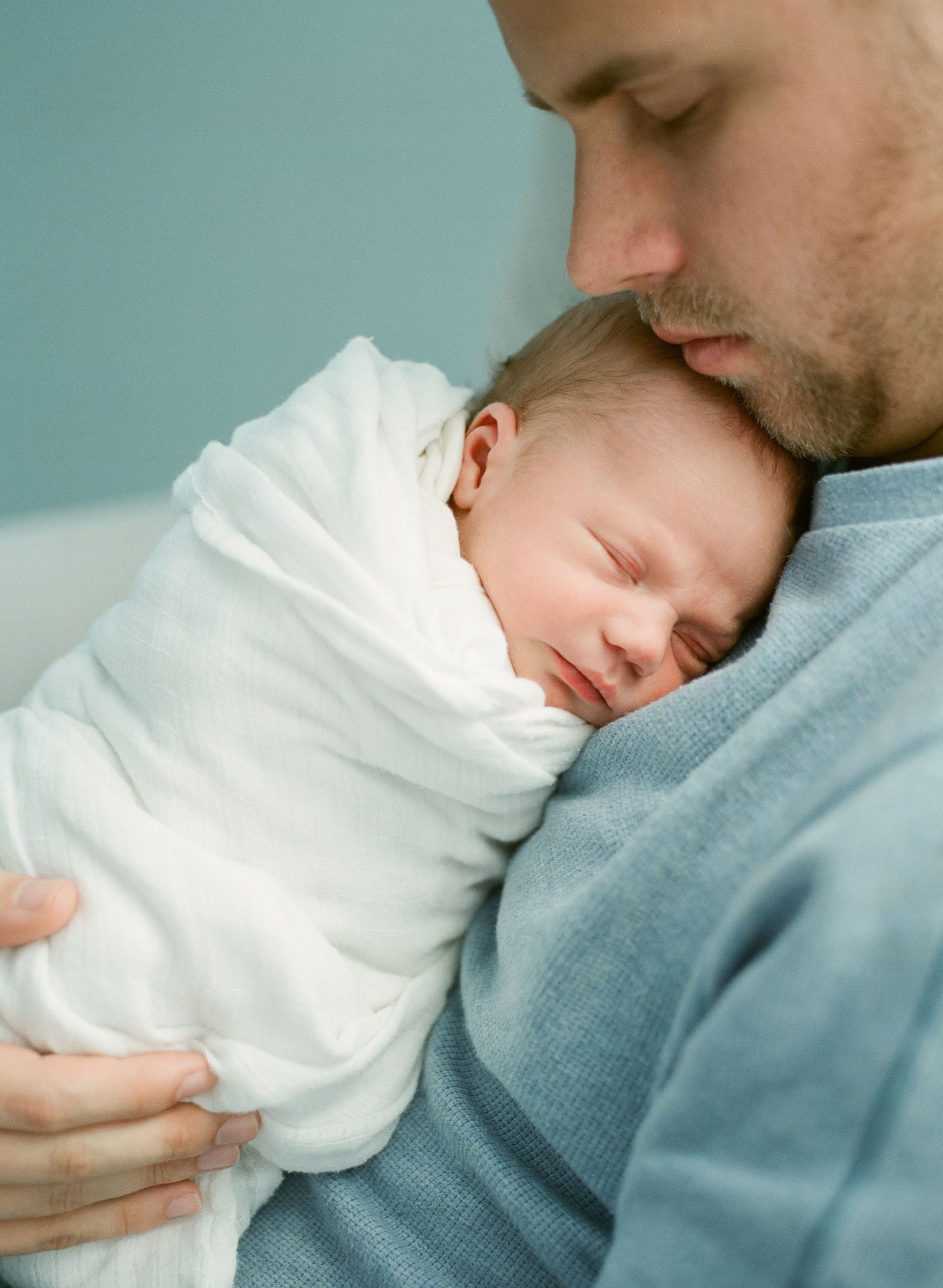 raleigh-baby-newborn-photography-film-home-session-013