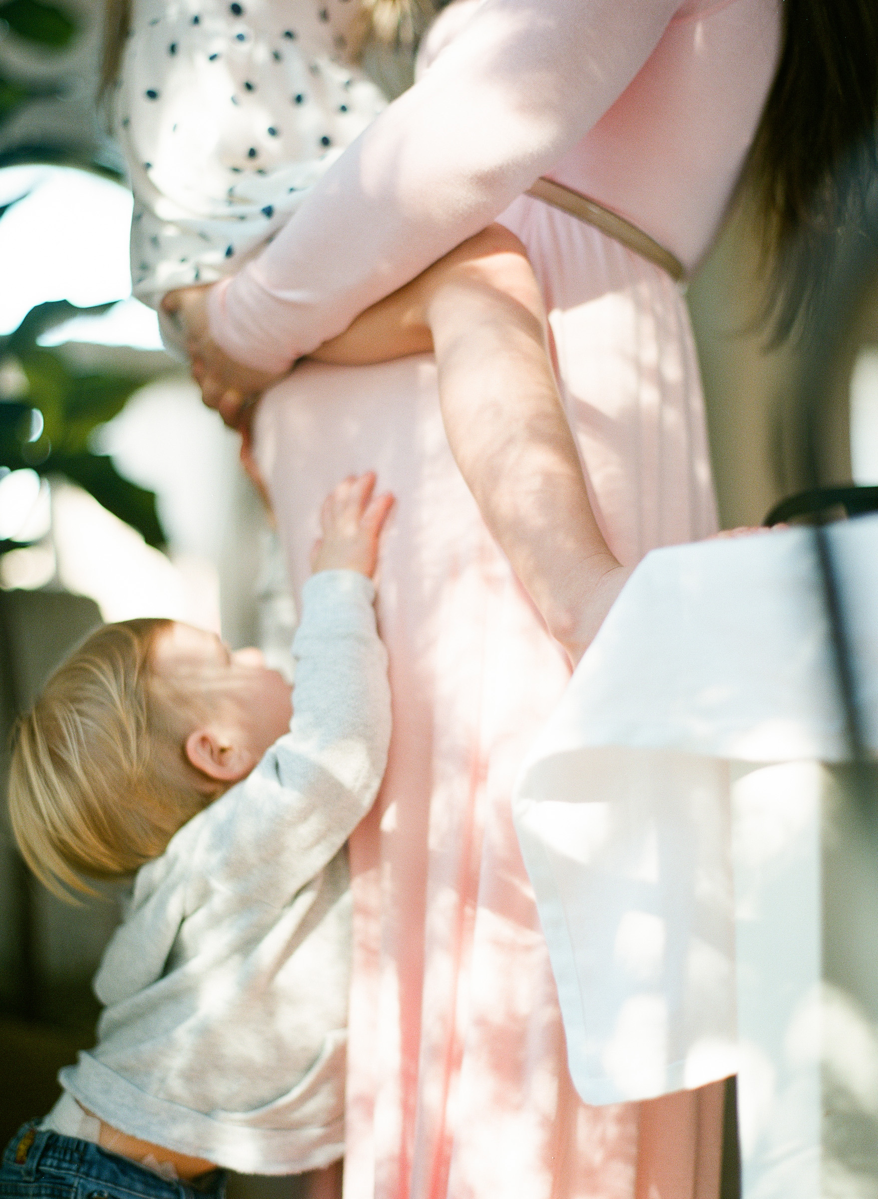 raleigh-family-film-photographer-home-session-maternity-baby-002