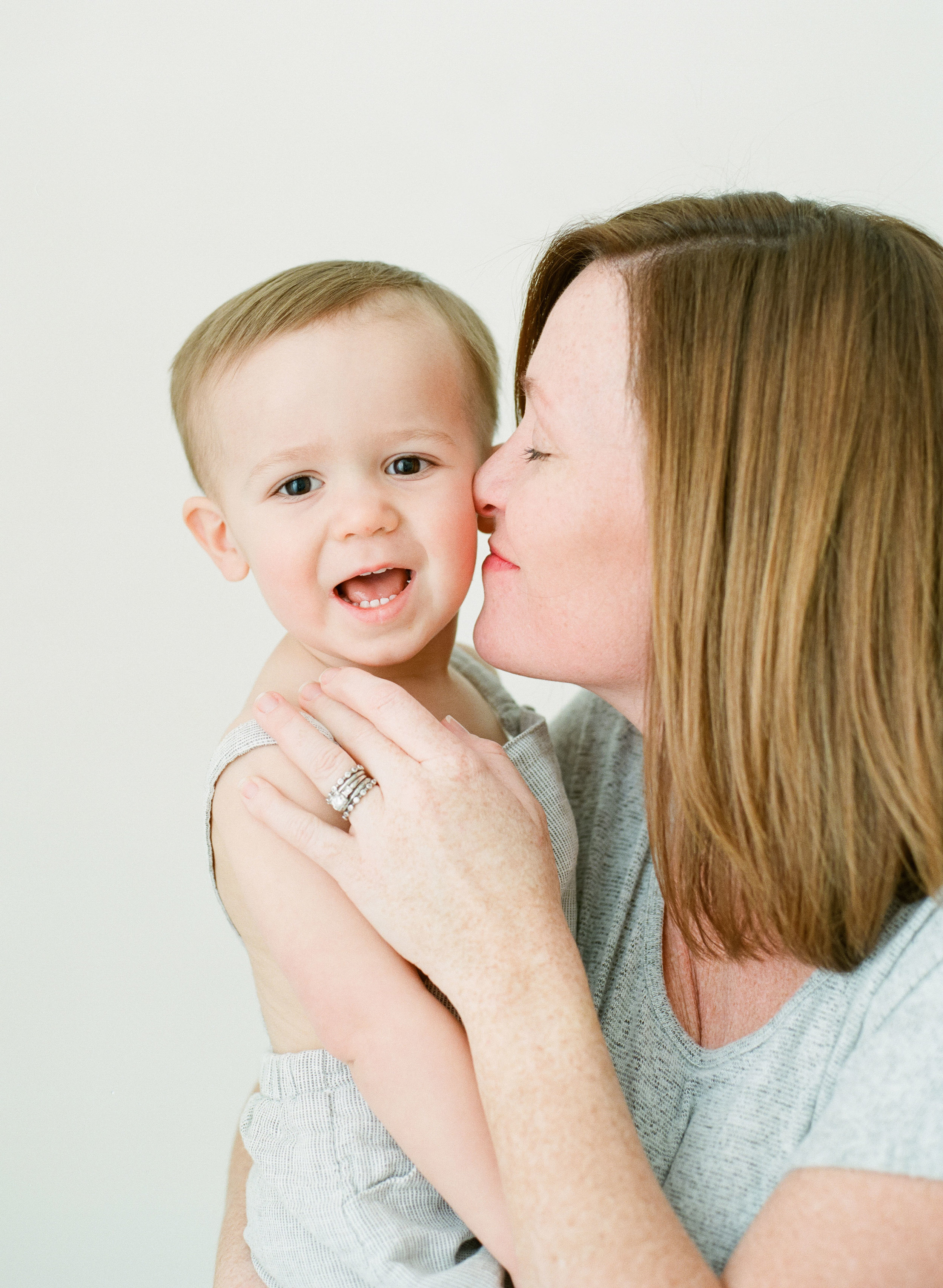 wake-forest-motherhood-portraits-photographer-studio-milestones-baby