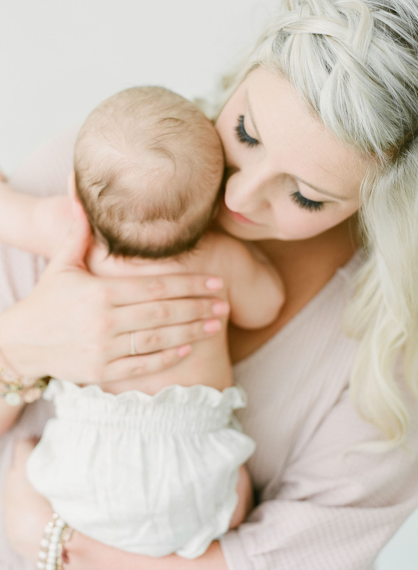 wake-forest-family-photographer-studio-session-motherhood-001