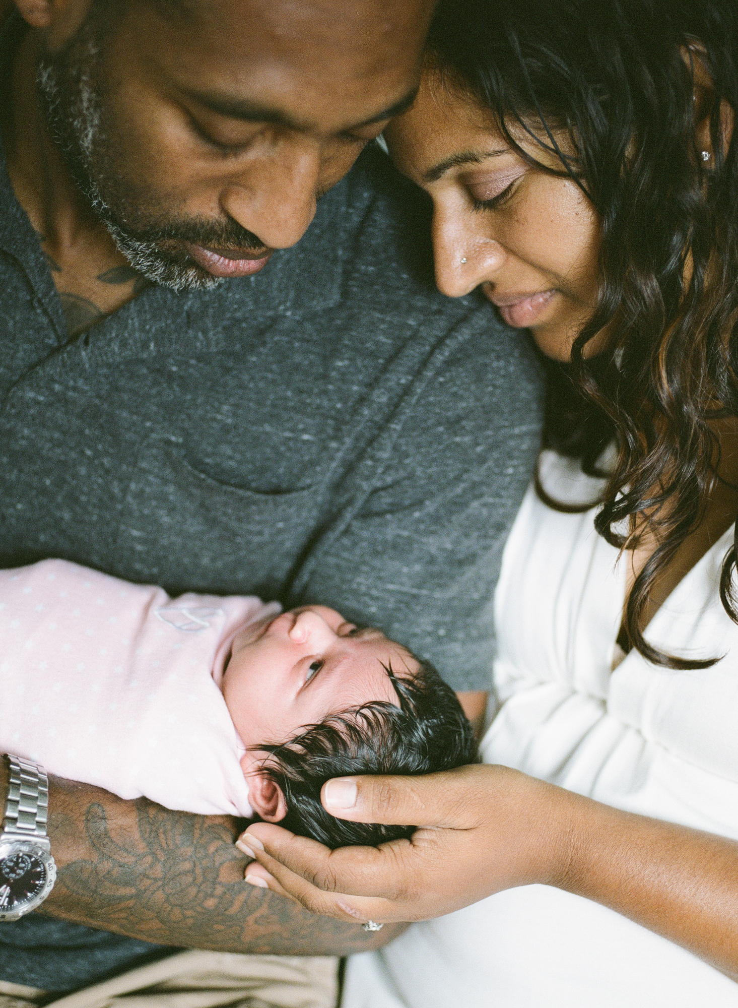 raleigh-lifestyle-newborn-photographer-home-session