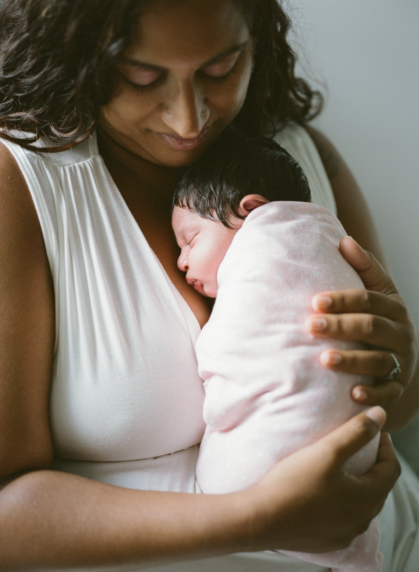 raleigh-lifestyle-newborn-photographer-home-session-007