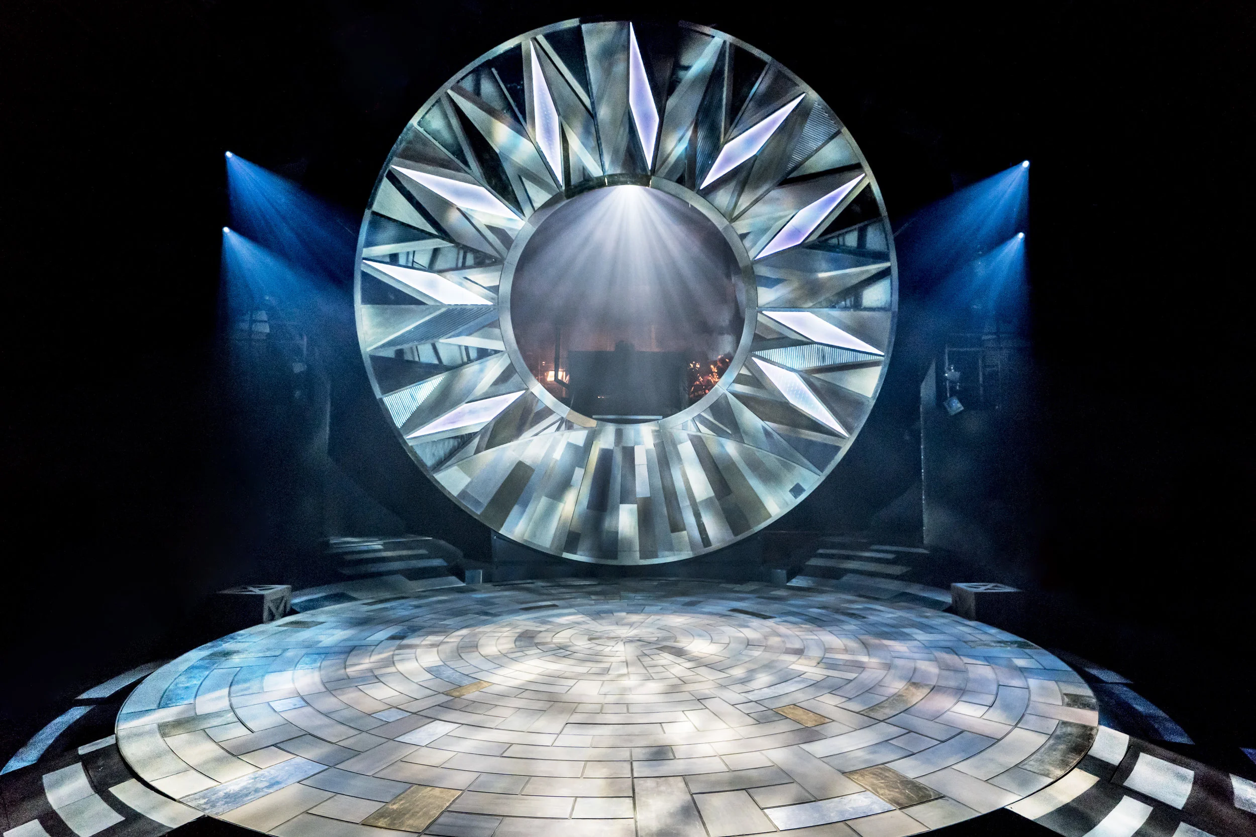 The Wizard Of Oz by L. Frank Baum; Music and Lyrics by Harold Arlen & E. Y. Harburg | Directed by Rob Hastie | Set & Costumes by Janet Bird | Lighting by Richard Howell (photo by Johan Persson)