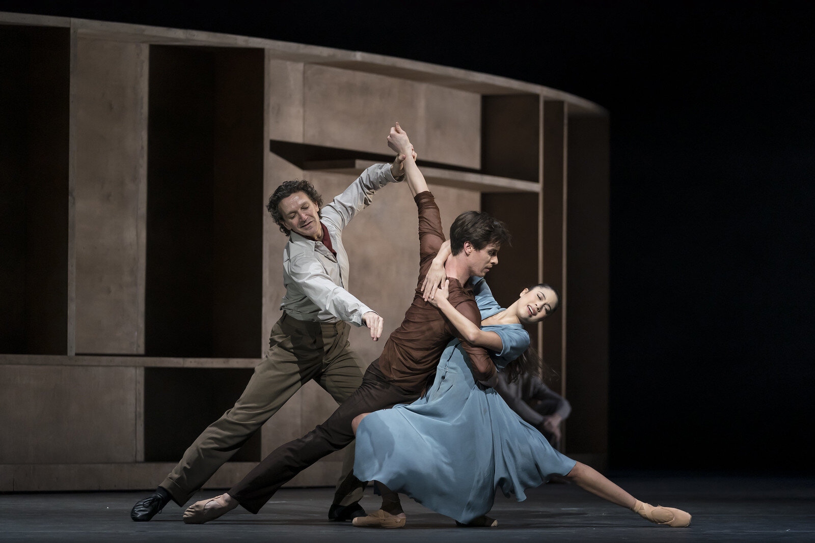 Gary Avis, Calvin Richardson and Beatriz Stix-Brunell in The Cellist, The Royal Ballet ©2020 ROH. Photograph by Bill Cooper.jpg