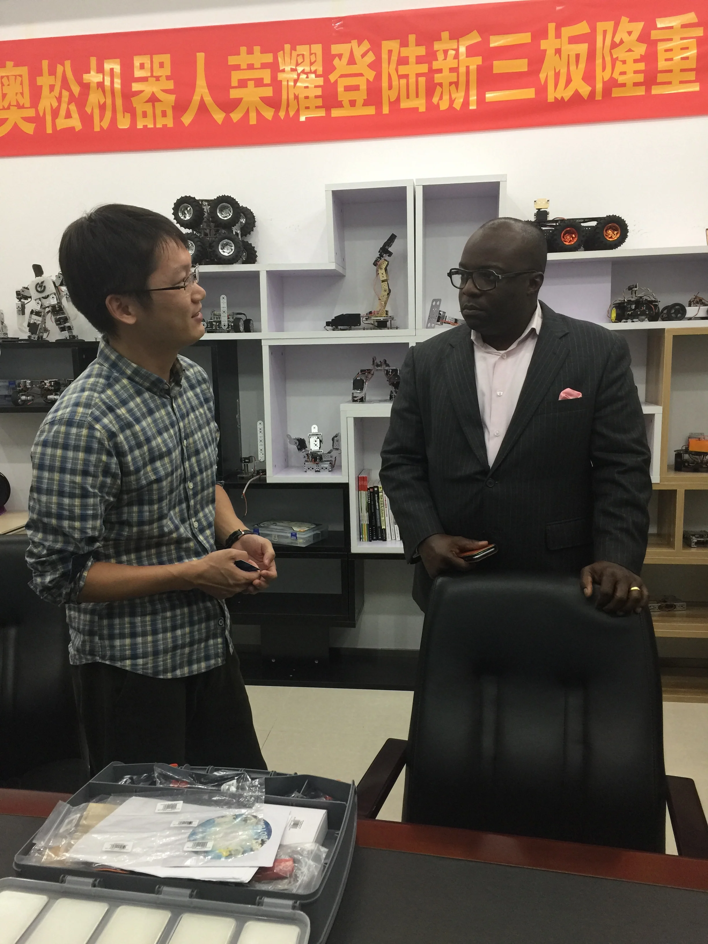 Alsrobot provides maker kits to kids