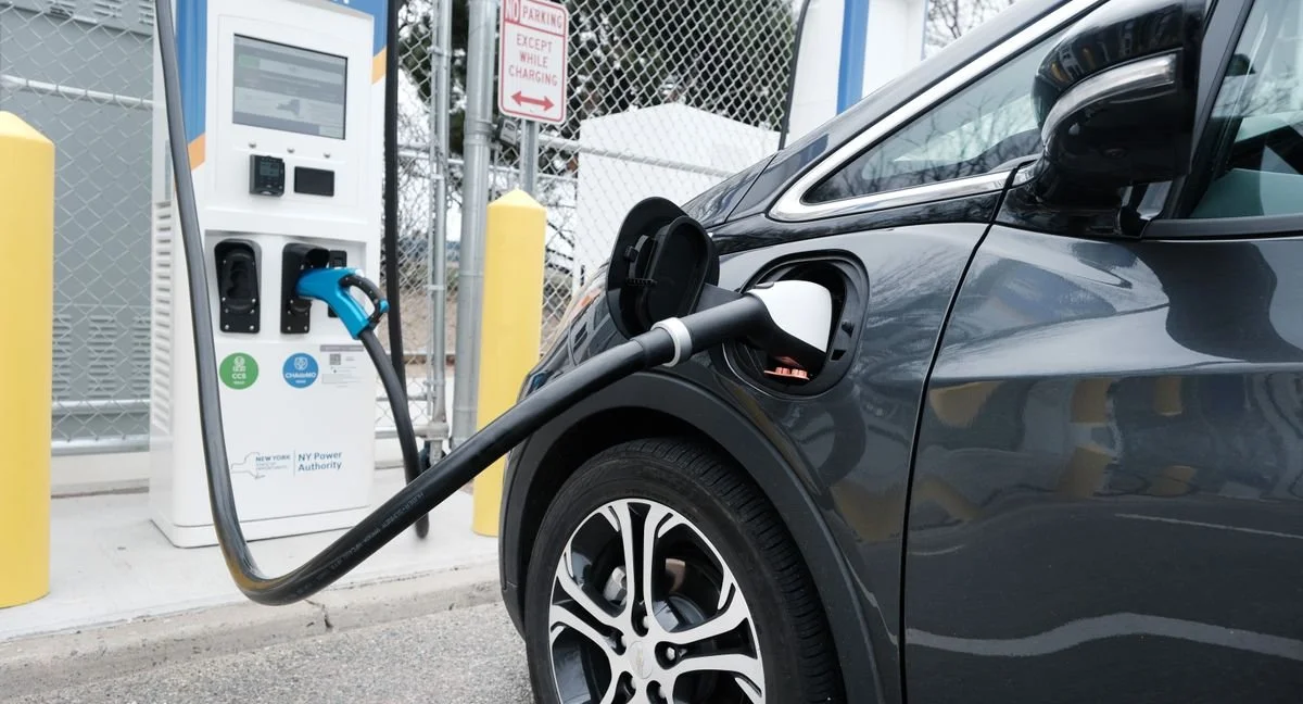 EV charging infrastructure requires local government collaboration to get federal funding: report