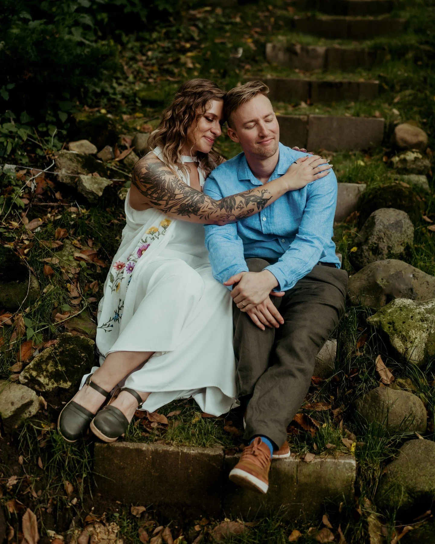 Are there spots that are super special to you where you're getting married? Make sure to tell us the spots that you love at your wedding venue so we can take photos there during your couples portraits! These stairs at Jill + Kyle's wedding were so da