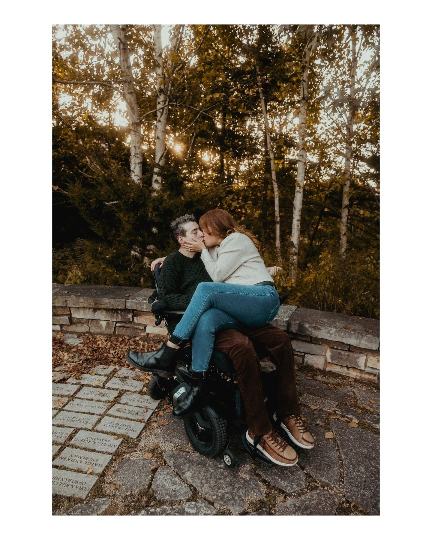 Mariela + James' session at the UW Arboretum was one of my favorites of 2025! We got so lucky with gorgeous Fall weather, and these two are so sweet and loving to each other it makes me want to tear up 🥹💜 
.
.
.
.
.
.
[Image Description: A white ma
