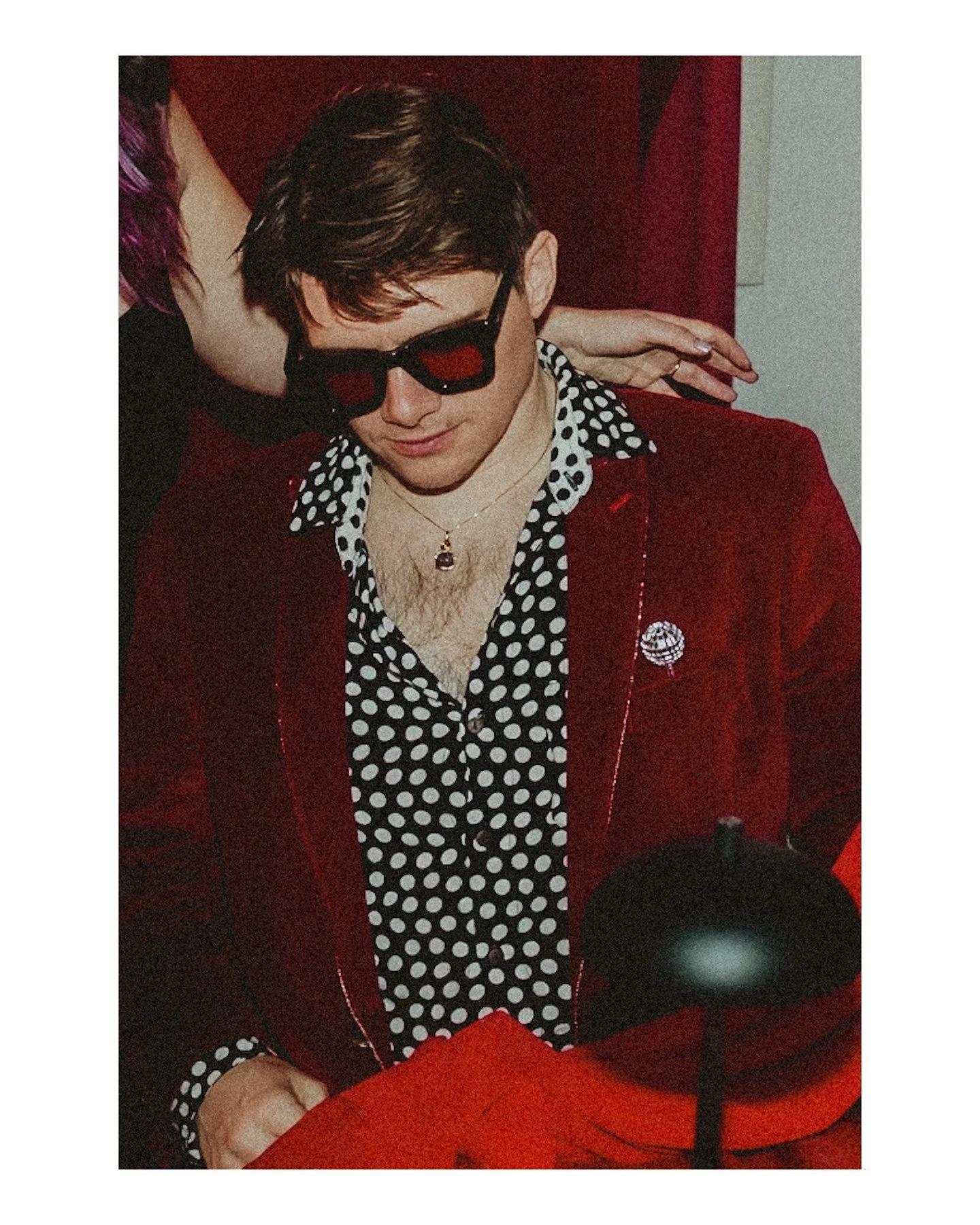 I feel like this photo of Paddy should be a new entry in my blog post on non-traditional masc looks for weddings 🤩 This is a whole vibe and I love it! Taken at the Lovesick Gallery event! 
.
.
.
.
𝗧𝗵𝗲 𝗖𝗿𝗲𝗮𝘁𝗶𝘃𝗲𝘀 𝘁𝗵𝗮𝘁 𝗽𝗹𝗮𝗻𝗻𝗲𝗱 𝘁