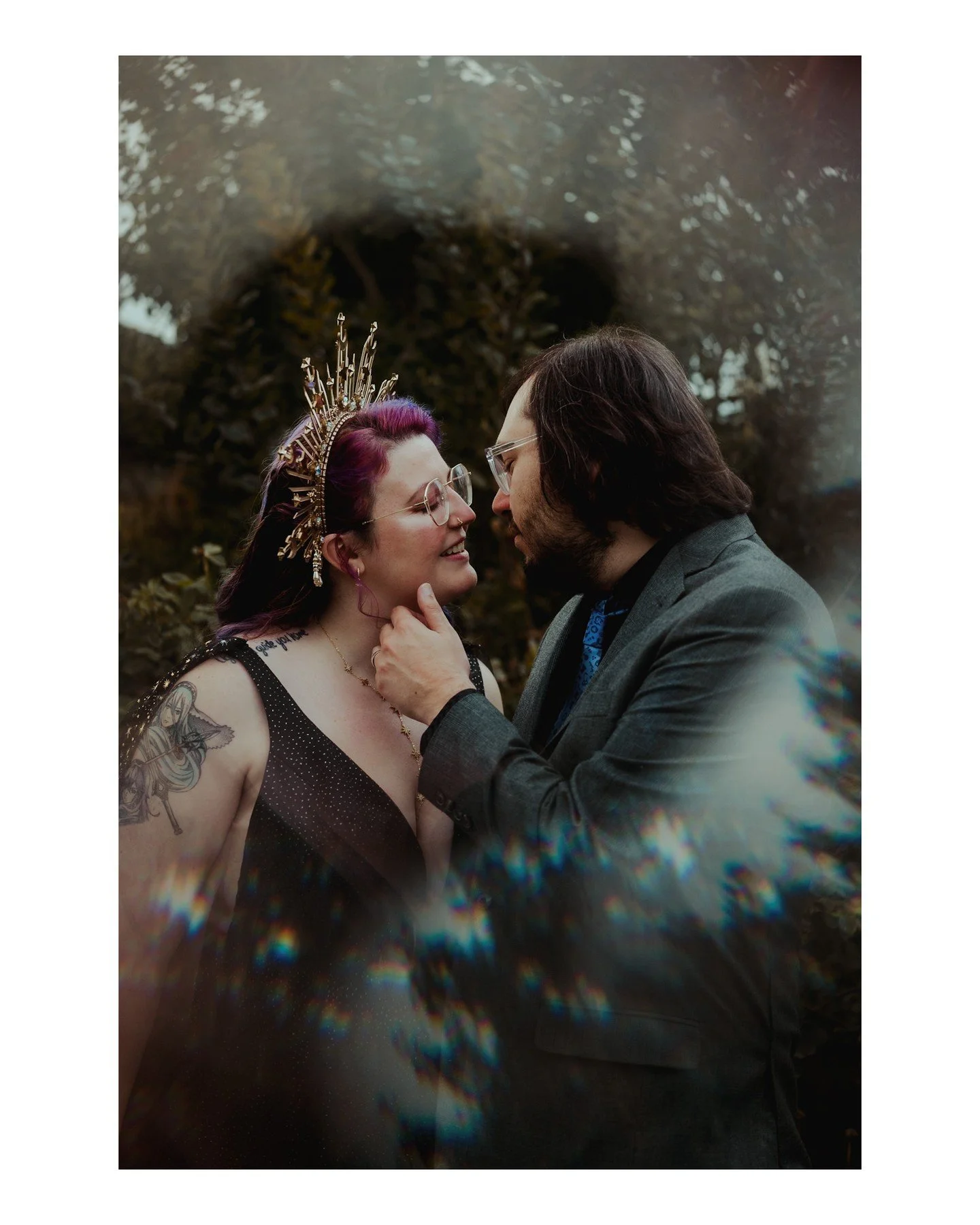 Alysse + Sam's wedding was giving dark romantasy vibes and we are here for it 😍 If you want your wedding to be magical and off the beaten path, we might just be the photographers for you 😘
.
.
.
.
.
.
Wedding Day Vendors: 
 - Venue: @olbrichgardens