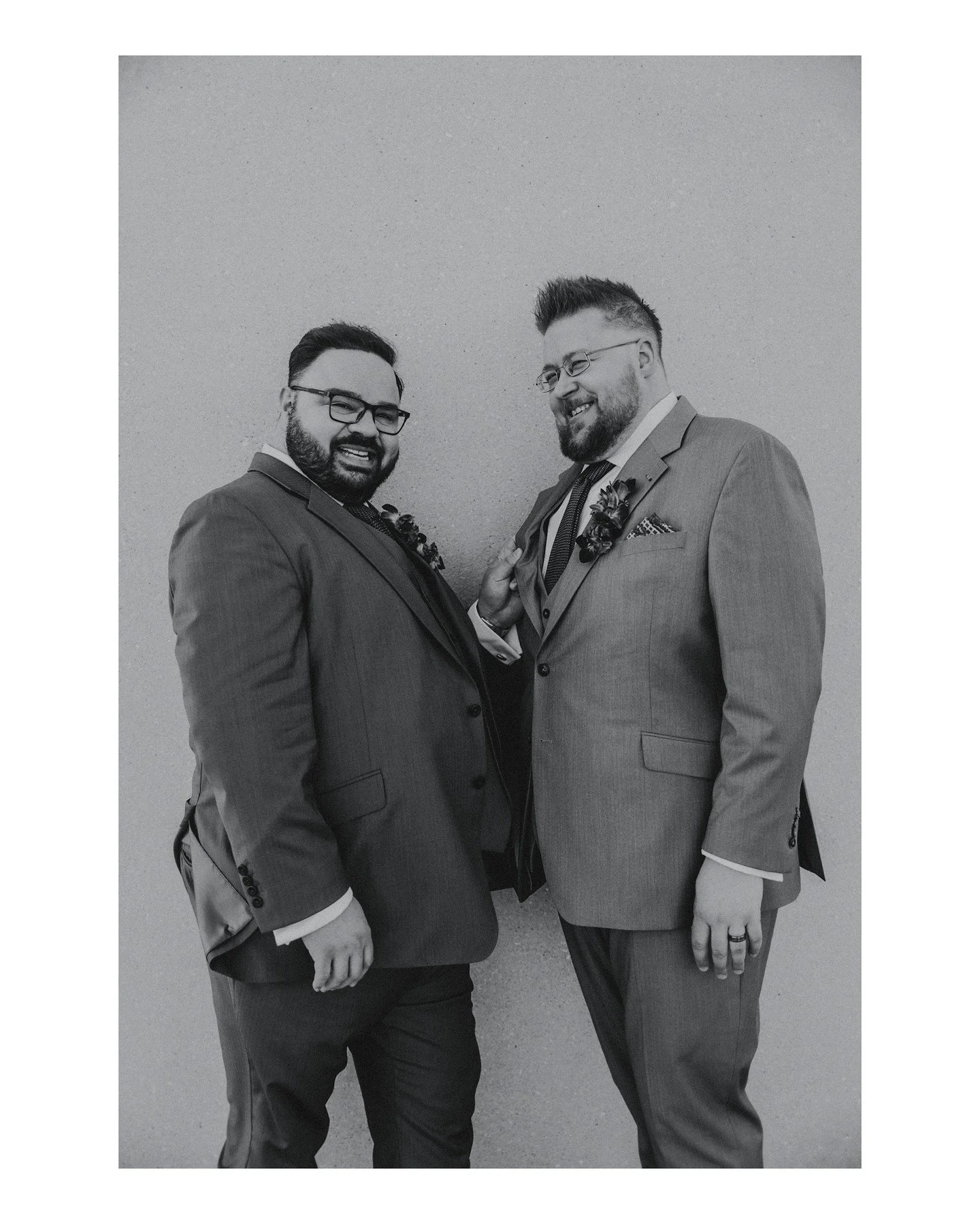 OMG, these two are so stylish! I'm in love with this photo from Alex + David's wedding day! 🤩
.
.
.
.
.
.
Here are the folks who made this wedding day amazing! 
 - The Couple: @david.moe86 + @lopezac15
 - Suits: @nl_suits
 - DJ: @flux.vj
 - Florals: