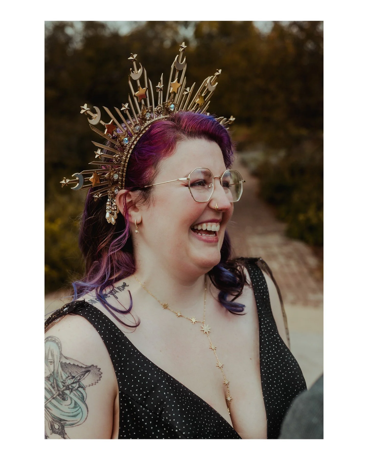 Alysse's non-traditional wedding day look was 🔥🔥🔥 The halo crown, the black "nigh sky" dress, the gold glasses, the purple hair? YES!!! We LOVE a good non-traditional wedding day look! 
.
.
.
.
.
.
.
Here are the folks that helped make t