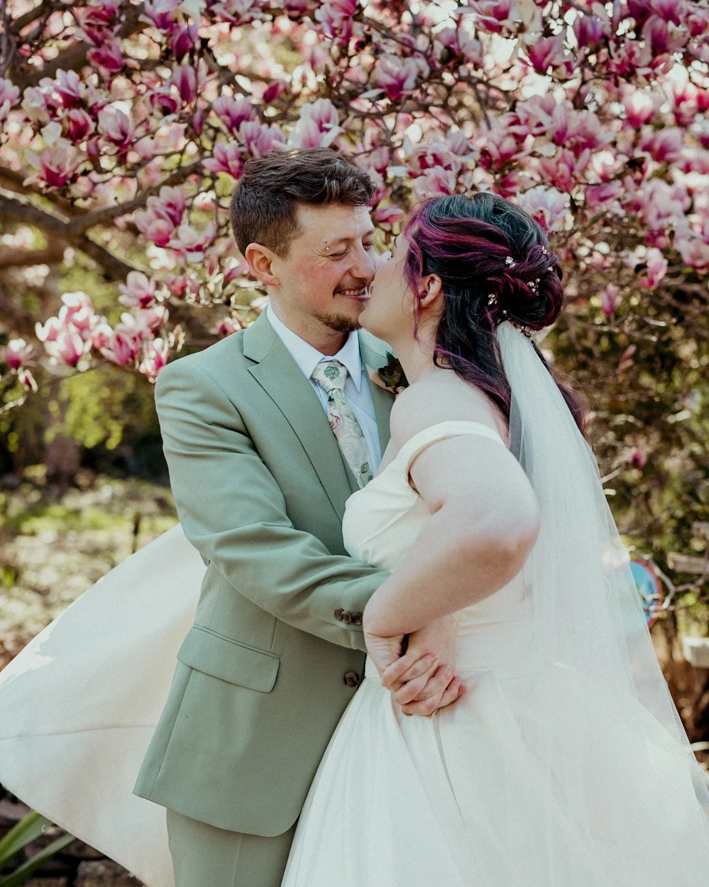 Happy Anniversary to Michelle + James! 💖
.
.
.
.
.
𝗪𝗲𝗱𝗱𝗶𝗻𝗴 𝗩𝗲𝗻𝗱𝗼𝗿𝘀
Venue: @olbrichgardens
Officiant &amp; Coordinator: @osoinloveevents
Hair &amp; Makeup: @studiozmadison
Wedding &amp; Engagement Rings: @jewelersworkshop
Dress: @verasb