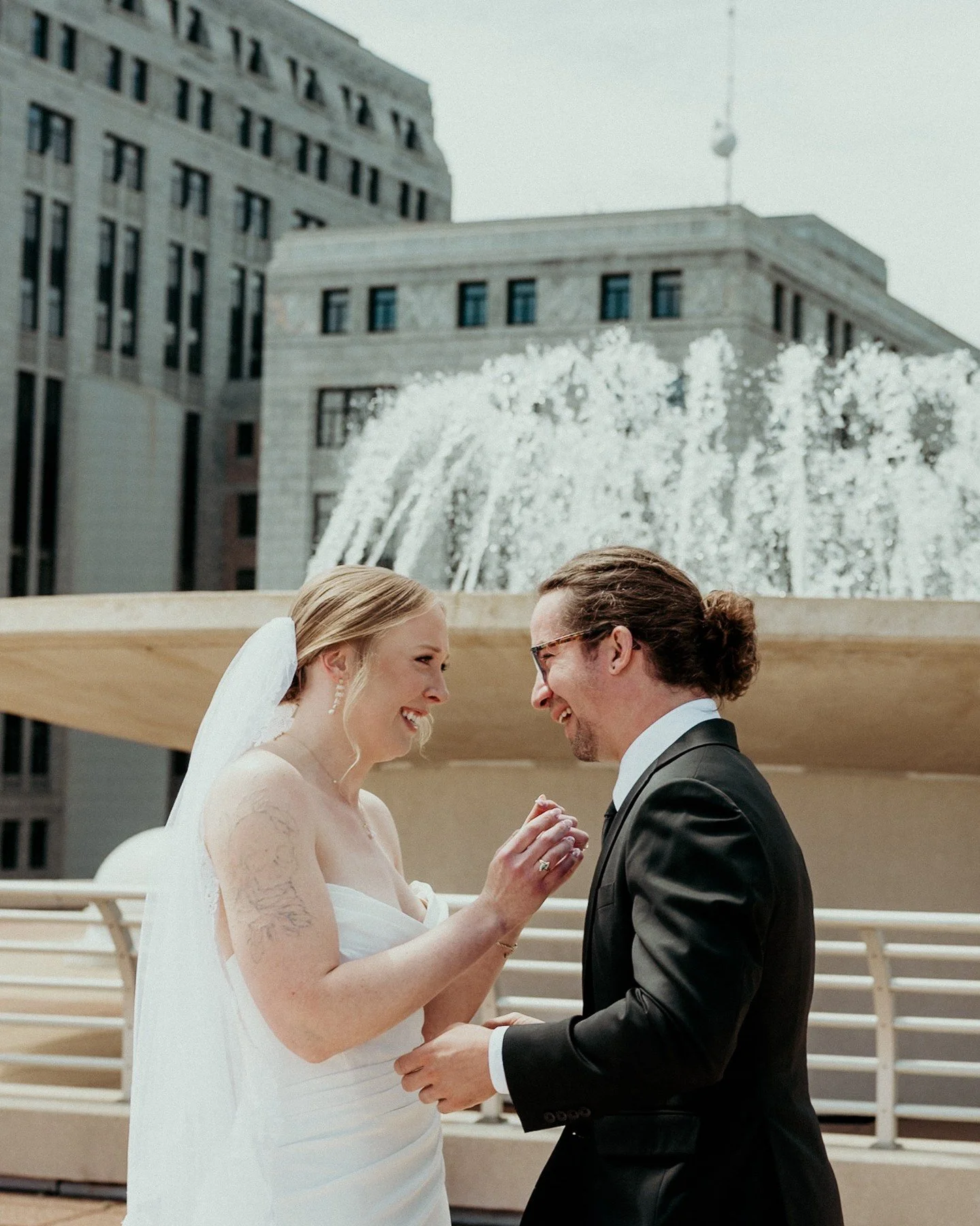 Happy Anniversary to LeeAnn + Justin! 💖
.
.
.
.
.
𝗪𝗲𝗱𝗱𝗶𝗻𝗴 𝗩𝗲𝗻𝗱𝗼𝗿𝘀
Venue: @olbrichgardens
Officiant &amp; Coordinator: @osoinloveevents
Hair &amp; Makeup: @studiozmadison
Wedding &amp; Engagement Rings: @jewelersworkshop
Dress: @verasbr