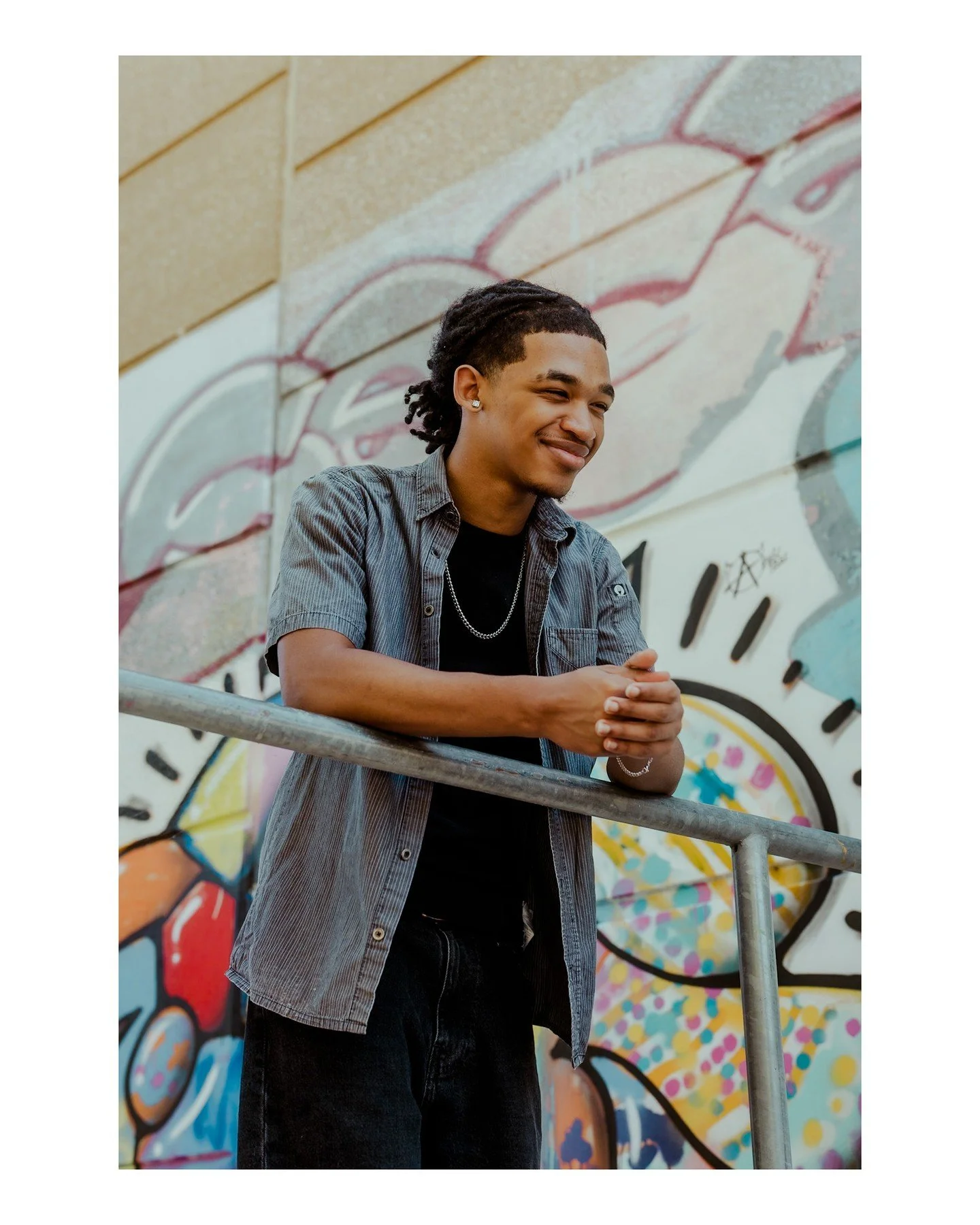 I know you've got an insane number of summer plans, trying to make the most of your high-schooler's last summer before adulthood count, and so you're putting off scheduling Senior Portraits because it feels overwhelming. I get it! If you're anything 